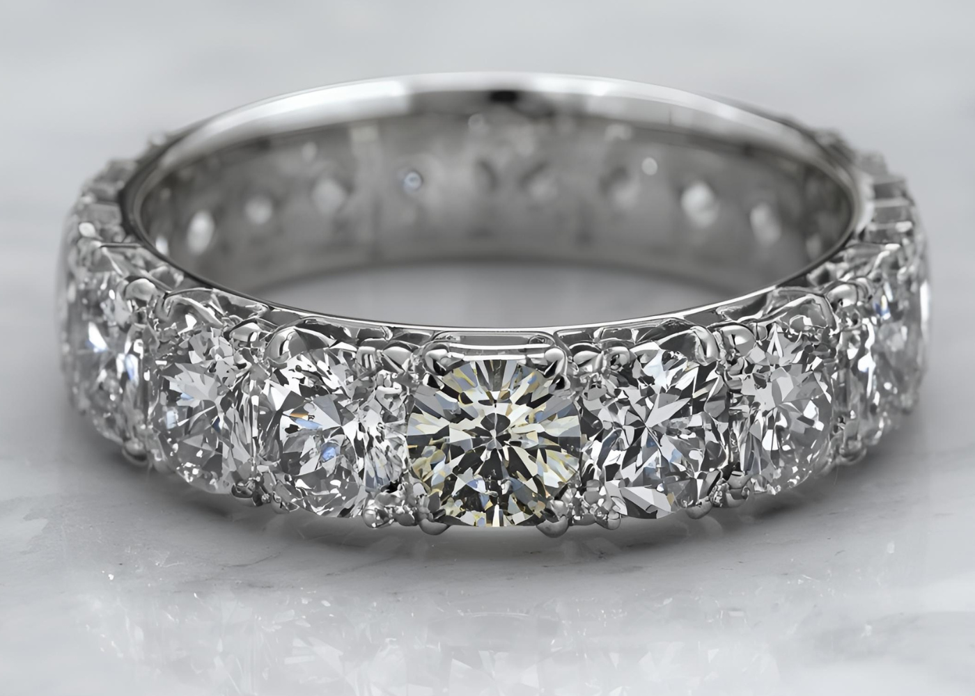 🎩 Guía de joyas: anillos con engaste invisible — pureza visual y técnica magistral