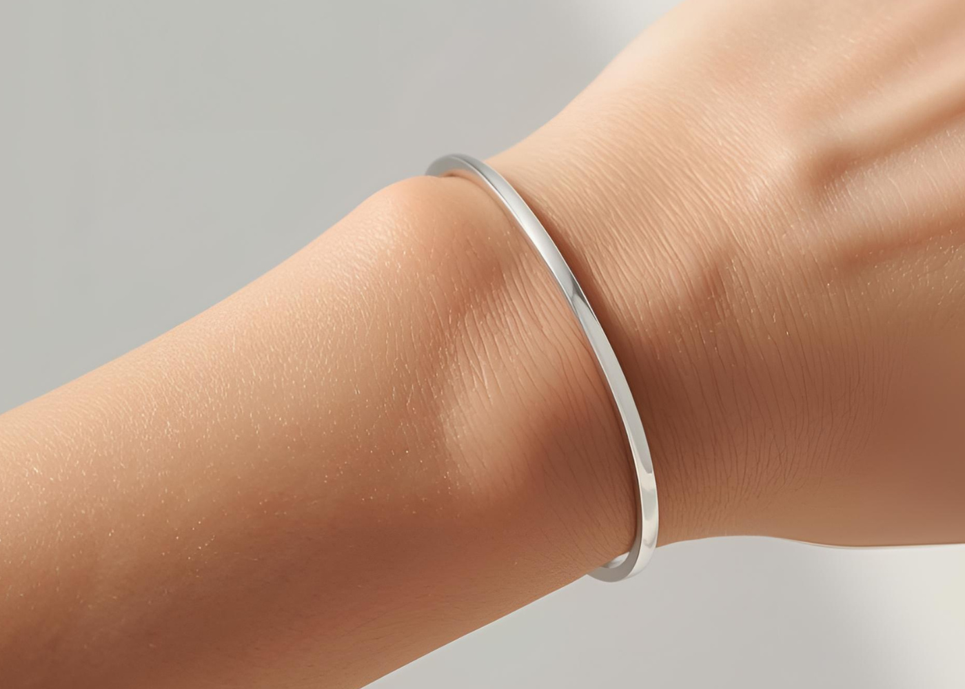 ✨ Guía de joyas: pulseras finas o minimalistas — delicadeza para todos los estilos