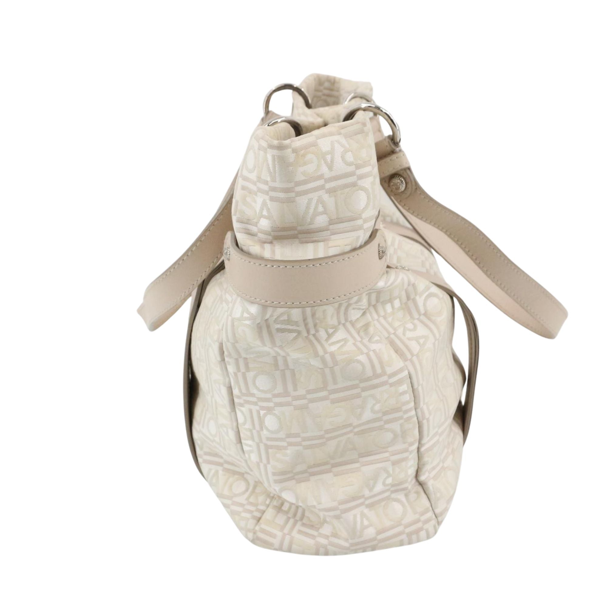 Bolso tote Salvatore Ferragamo beige jacquard monograma con detalles en piel