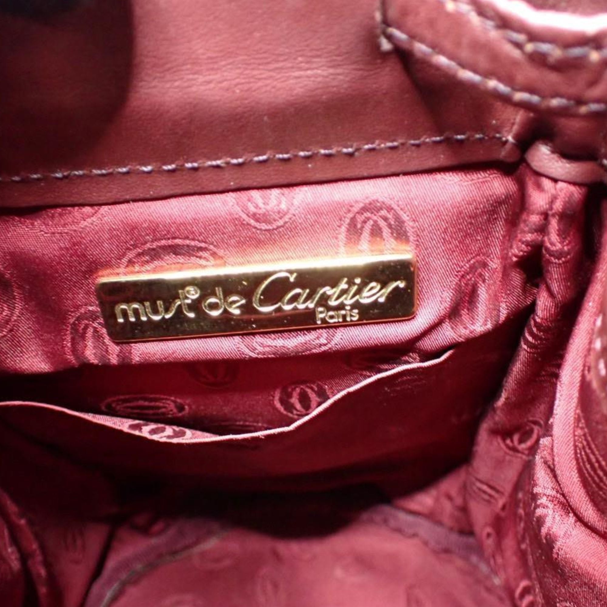 Bolso Bucket Cartier Must de Cartier Burdeos en Piel con Herrajes Dorados