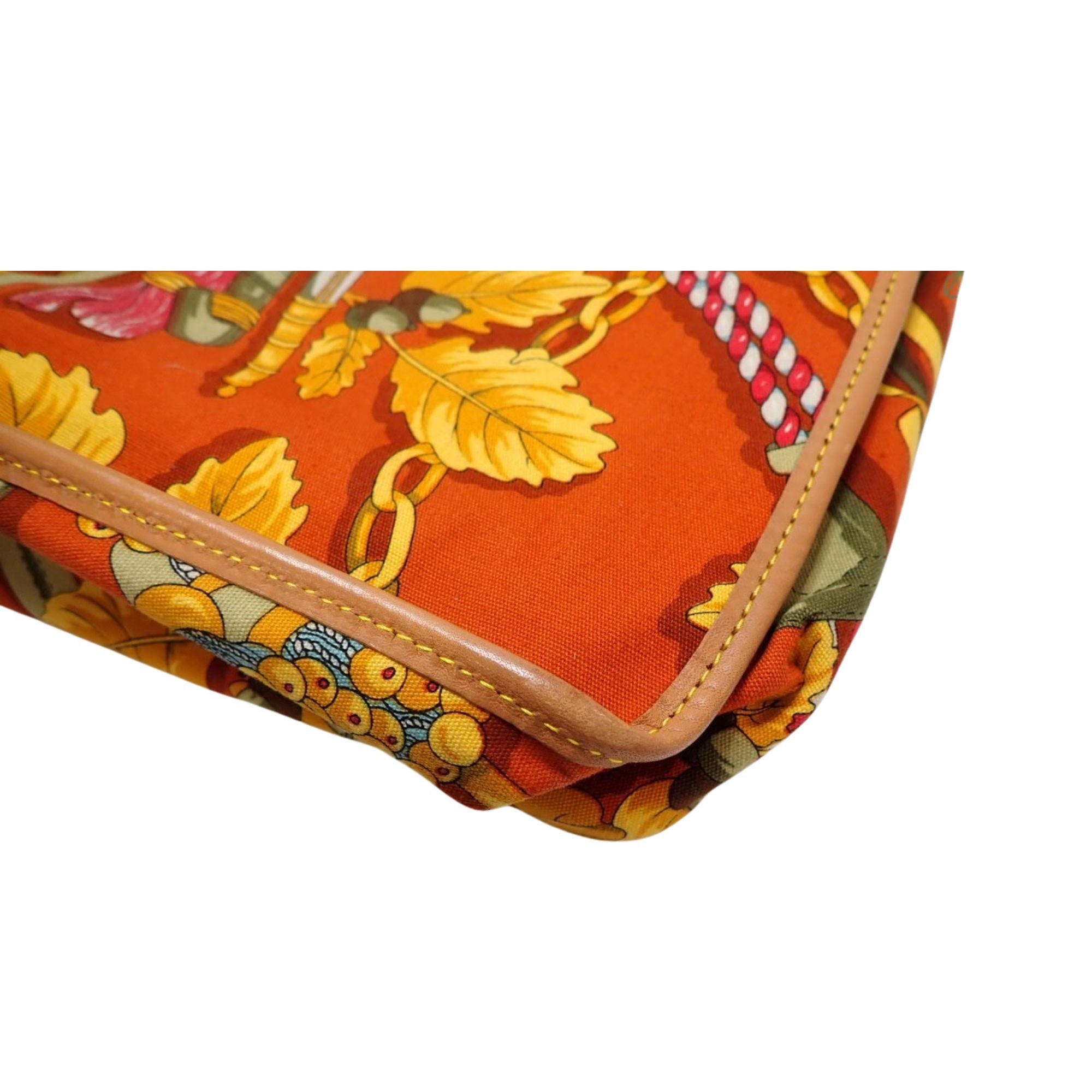 Bolso Loewe Vintage Estampado Multicolor con Detalles en Piel