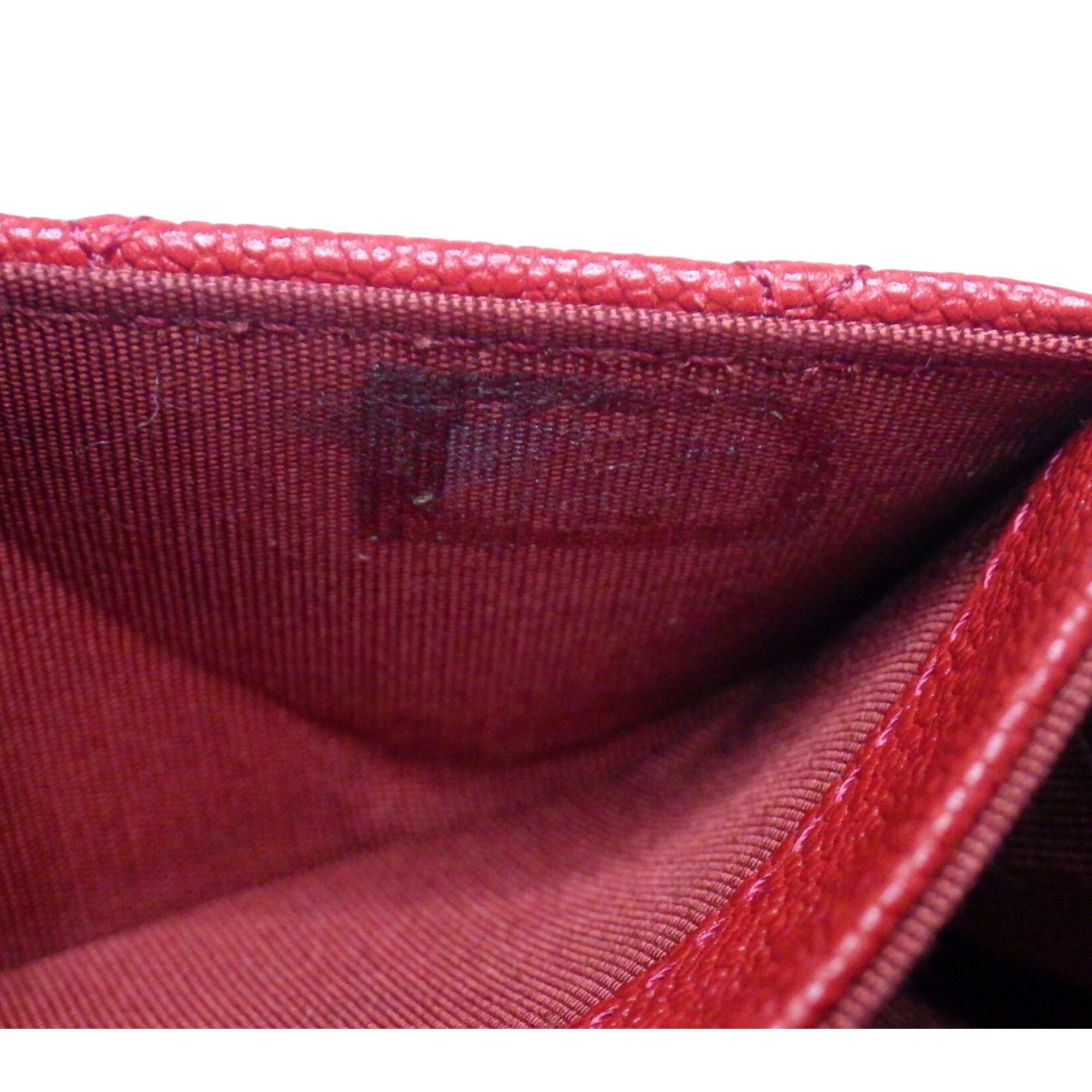 Chanel Boy Wallet Small Roja en Piel Caviar Acolchada