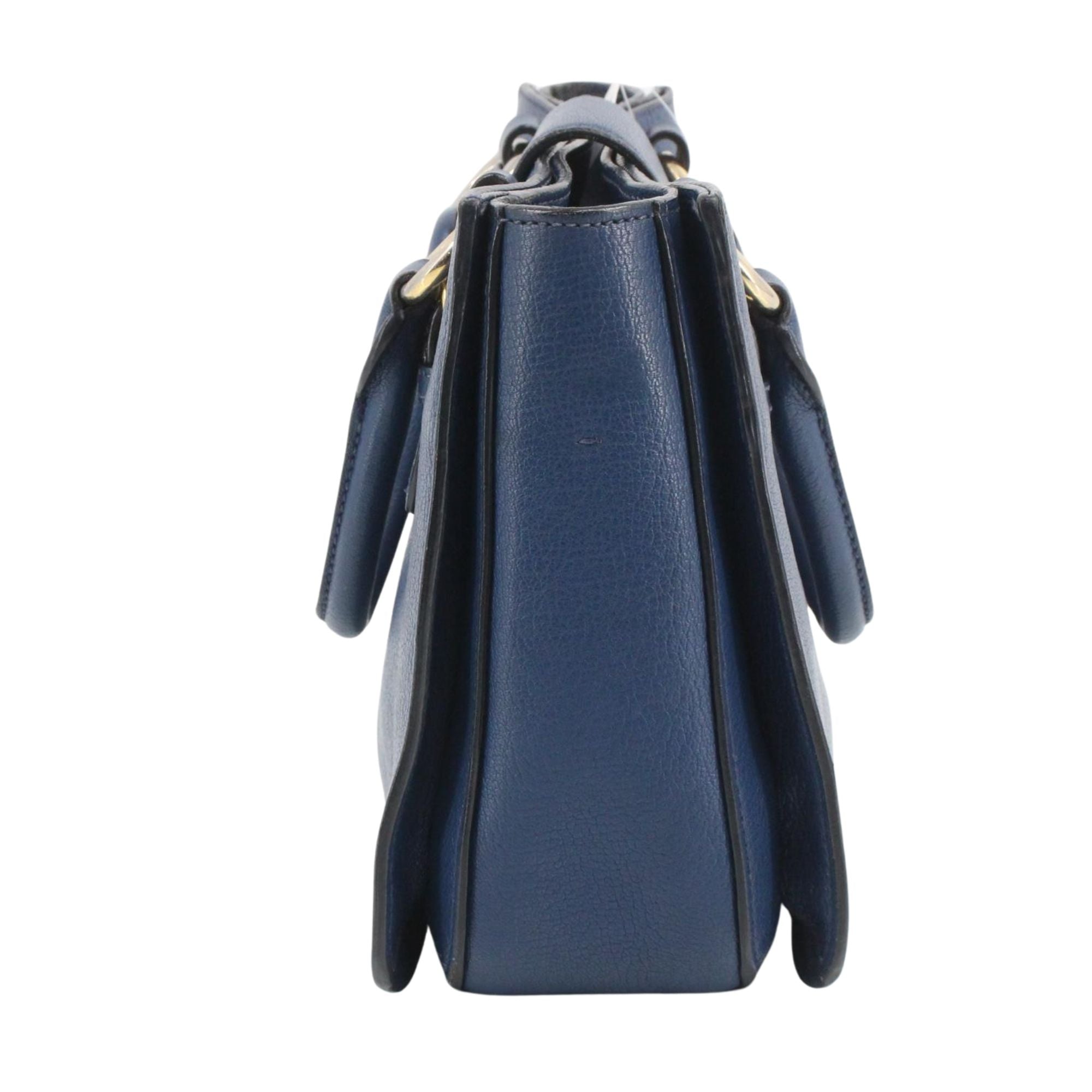 Bolso Miu Miu de piel azul con herrajes dorados