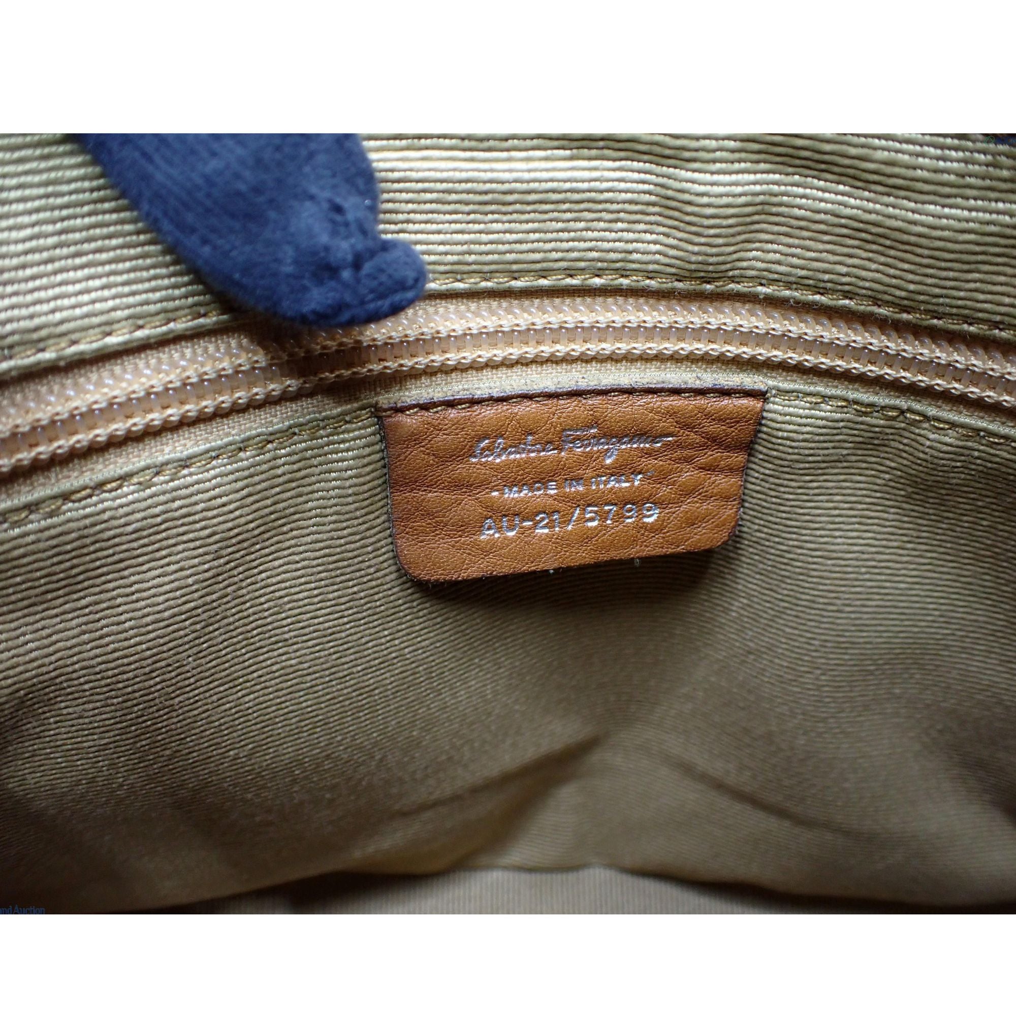 Salvatore Ferragamo Bolso Hobo de Piel Color Camel