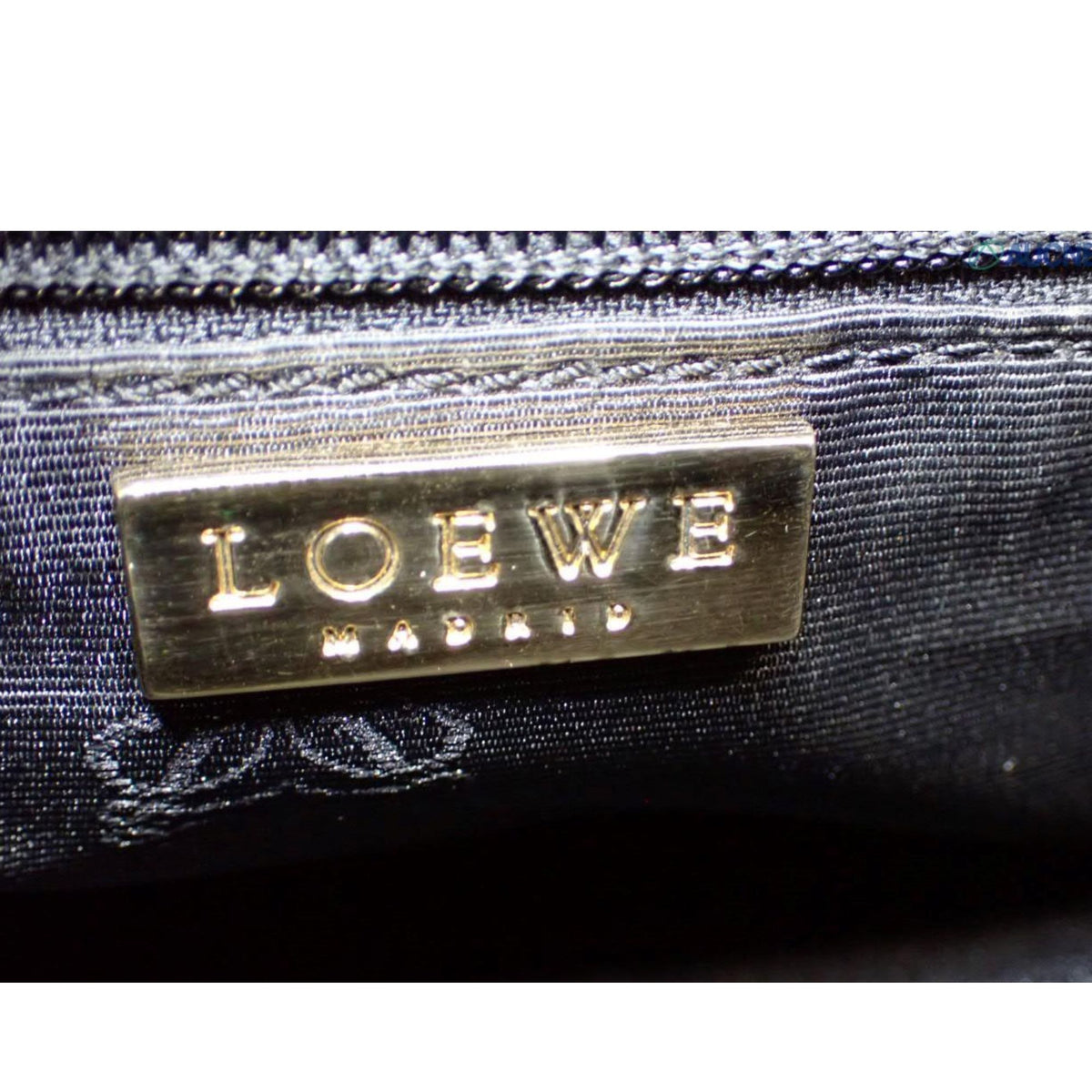 Loewe Madrid – Bolso vintage negro con monograma Anagrama y asas rígidas doradas