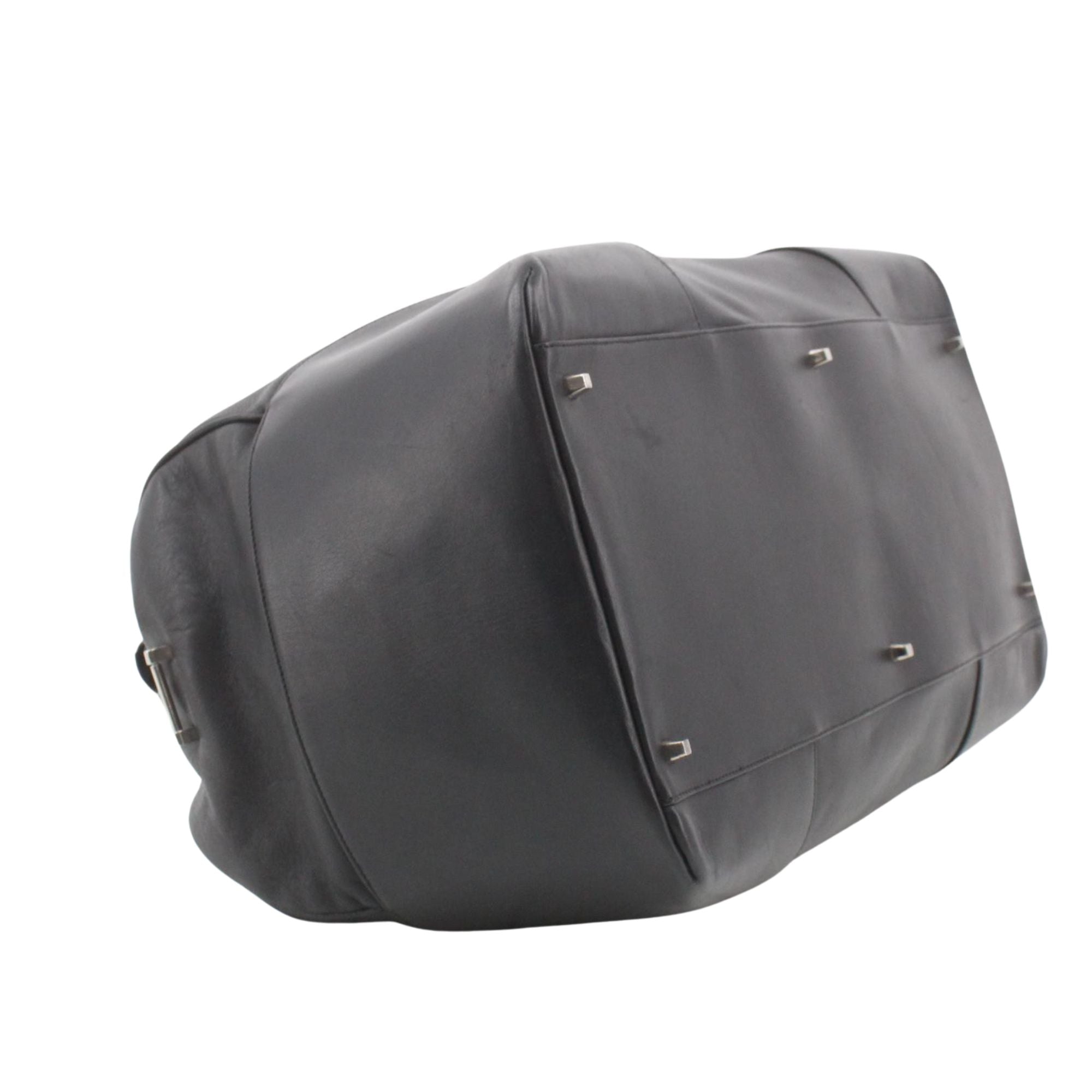 Bolsa de Viaje Loewe de Piel Negra – Elegancia Atemporal para el Viajero Sofisticado