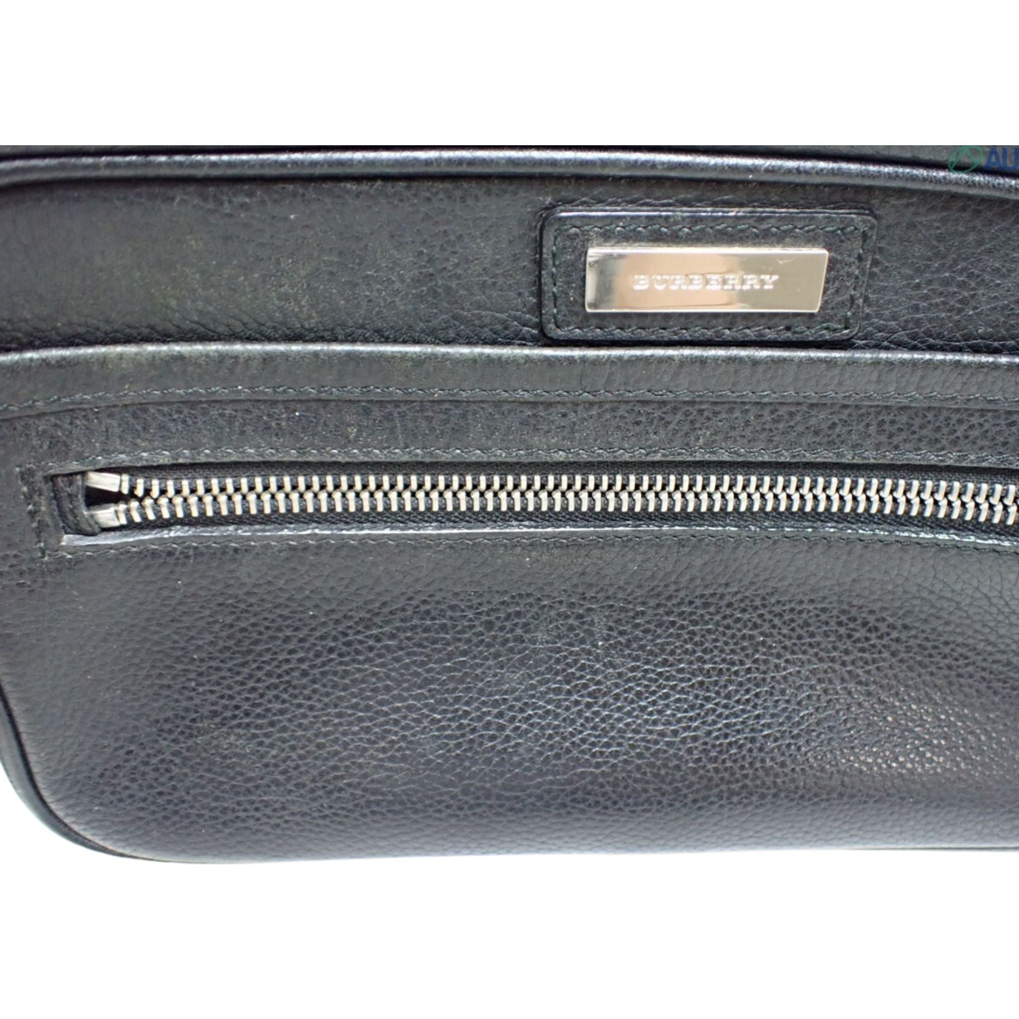 Bolso de mano Burberry para caballero en piel negra granulada
