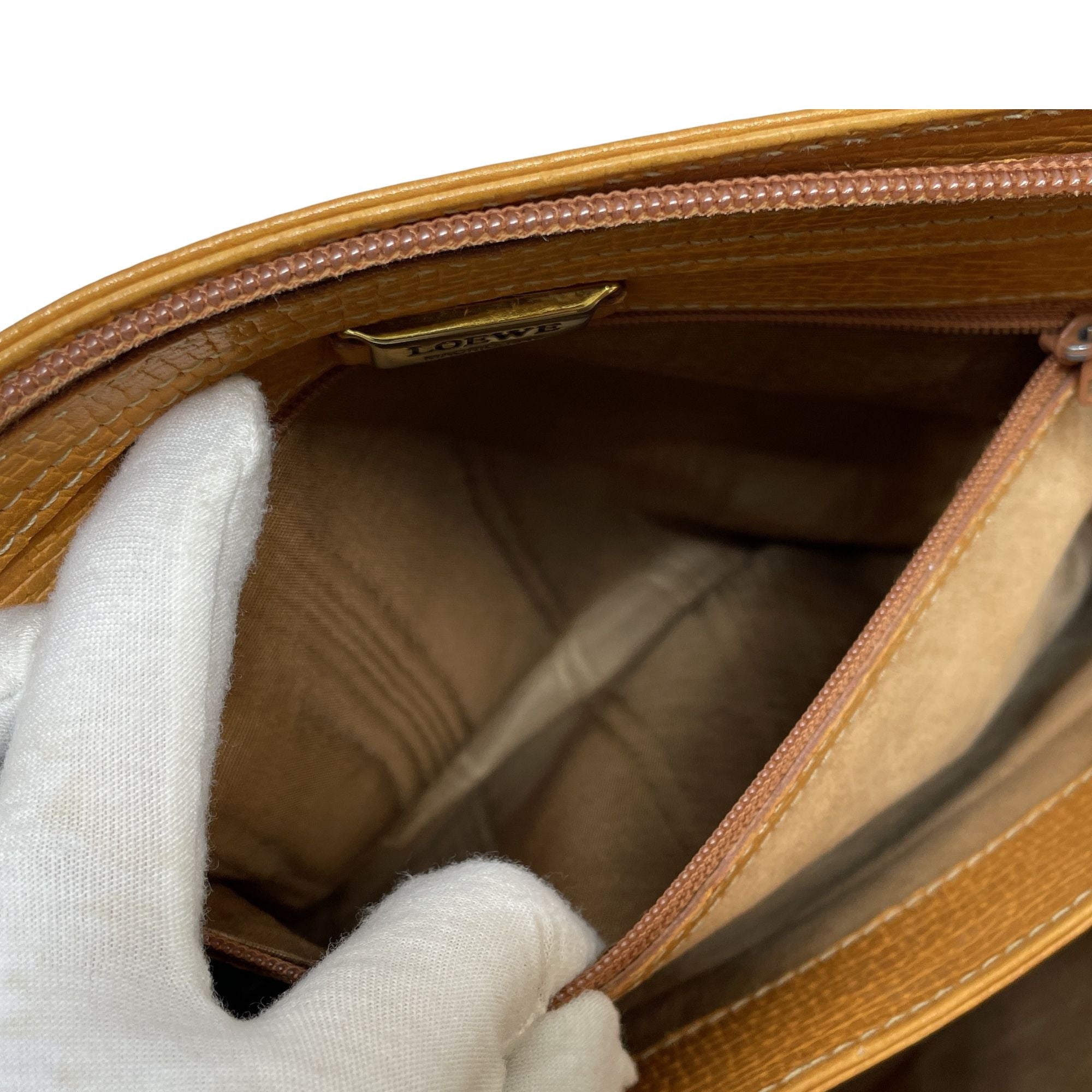 Bolso Loewe Vintage de Piel Color Camel – Elegancia Española Atemporal