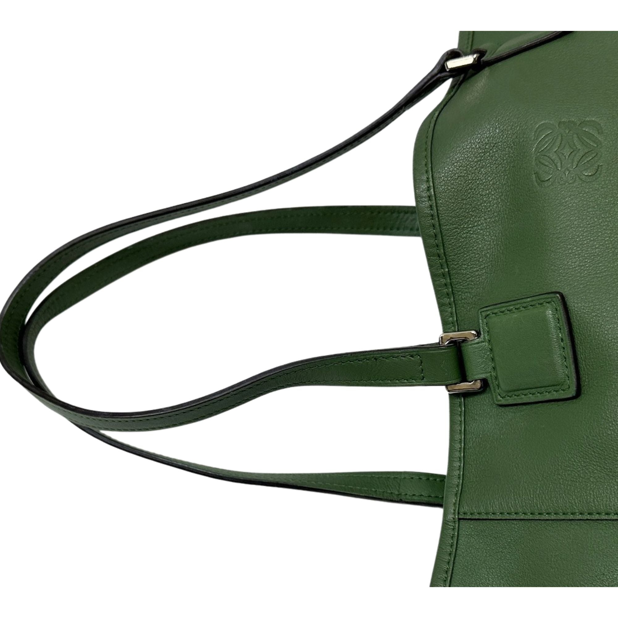 Bolso Tote Loewe Verde en Piel – Elegancia Española Atemporal