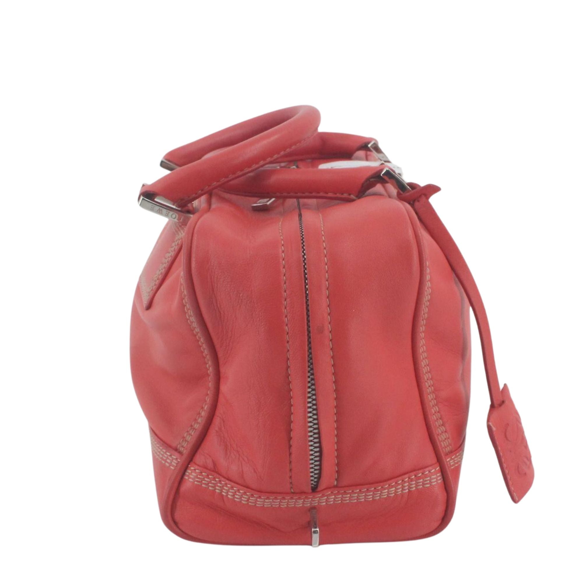 Bolso Loewe Amazona de piel roja – Un icono de la marroquinería española