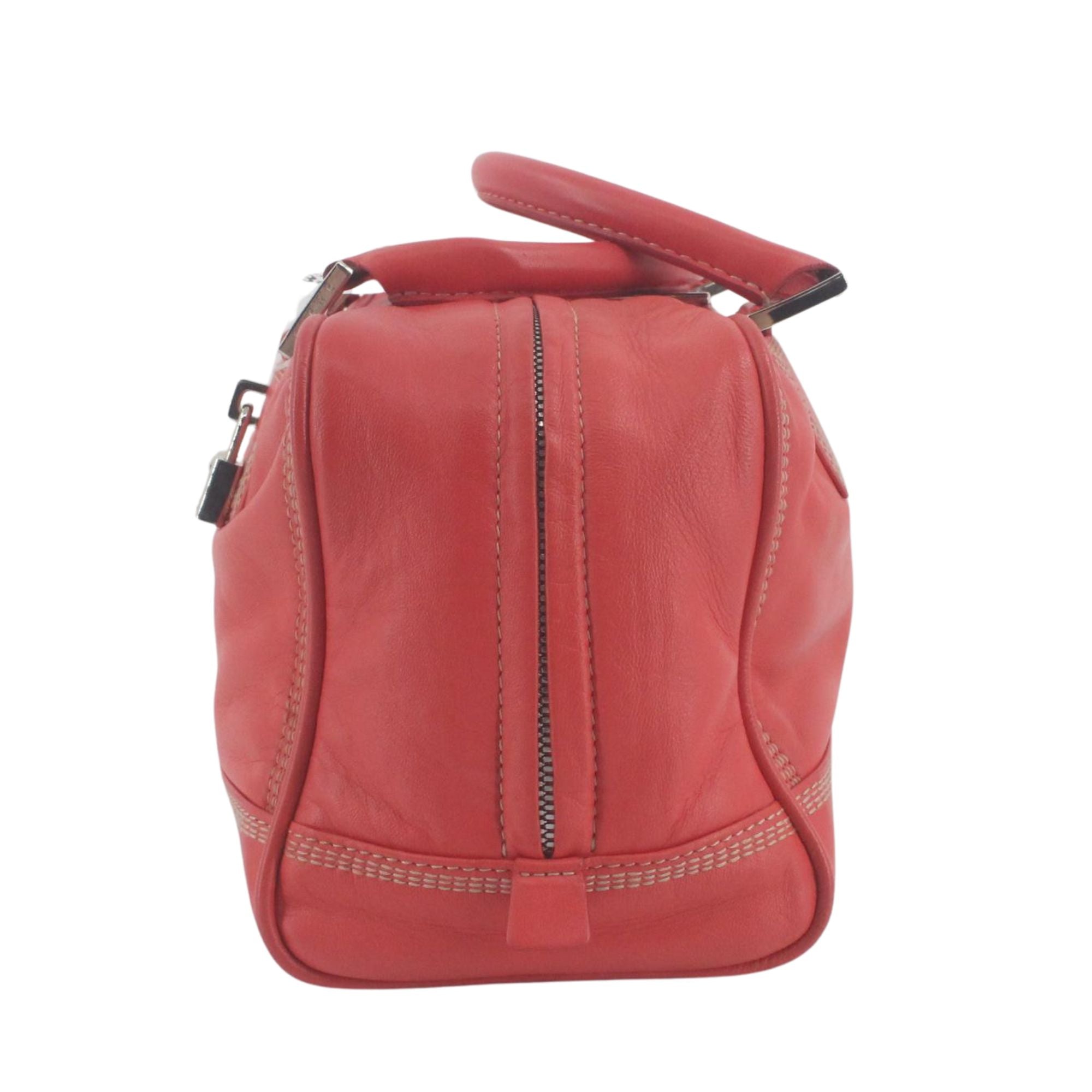 Bolso Loewe Amazona de piel roja – Un icono de la marroquinería española
