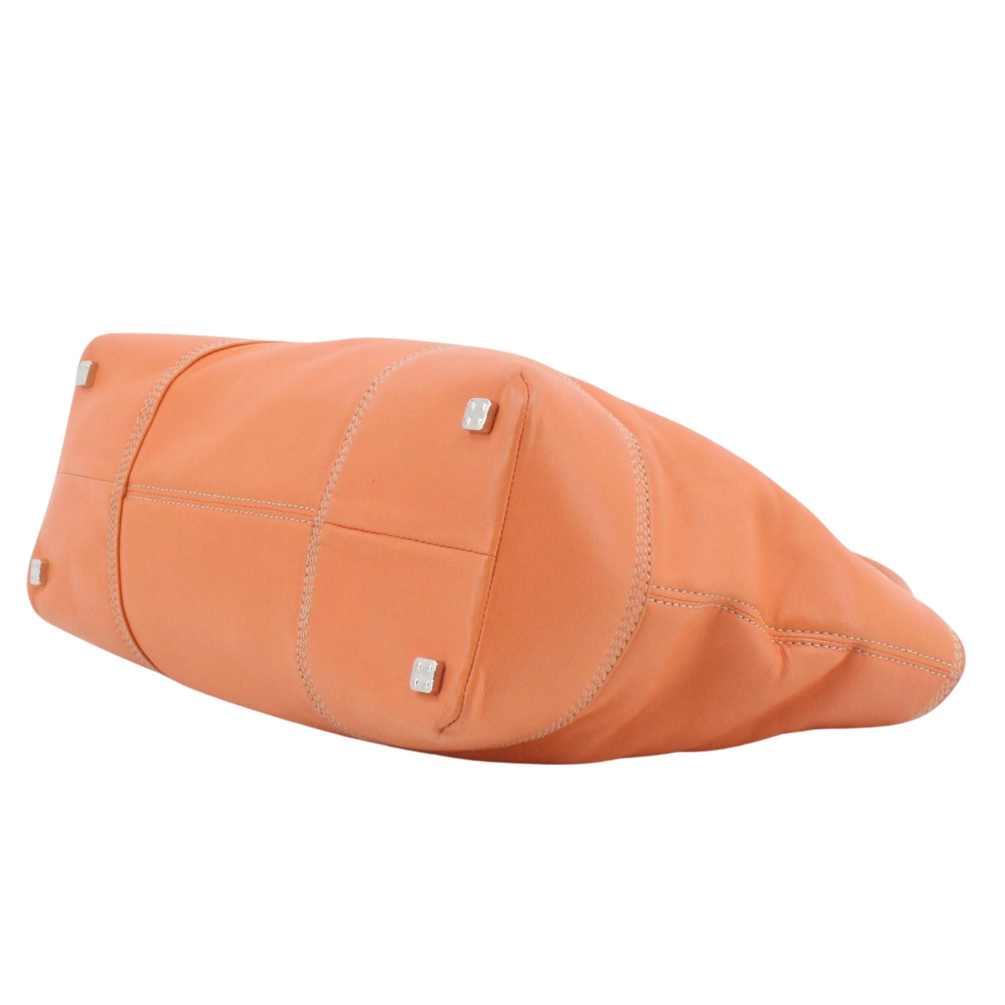 Bolso Loewe Amazona Tote de piel color melocotón – Elegancia relajada con sello artesanal