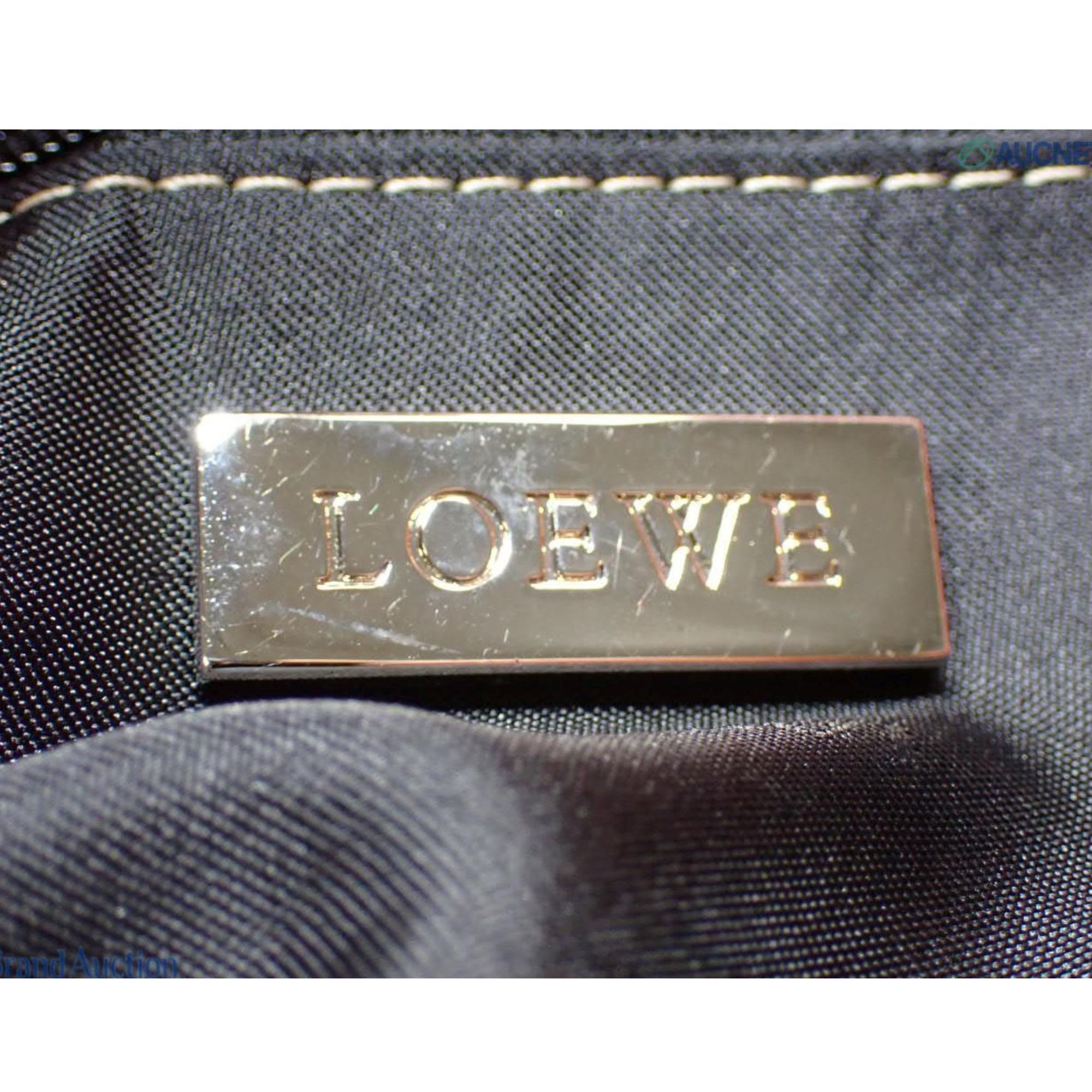 Bolso Loewe Amazona Tote de piel color melocotón – Elegancia relajada con sello artesanal