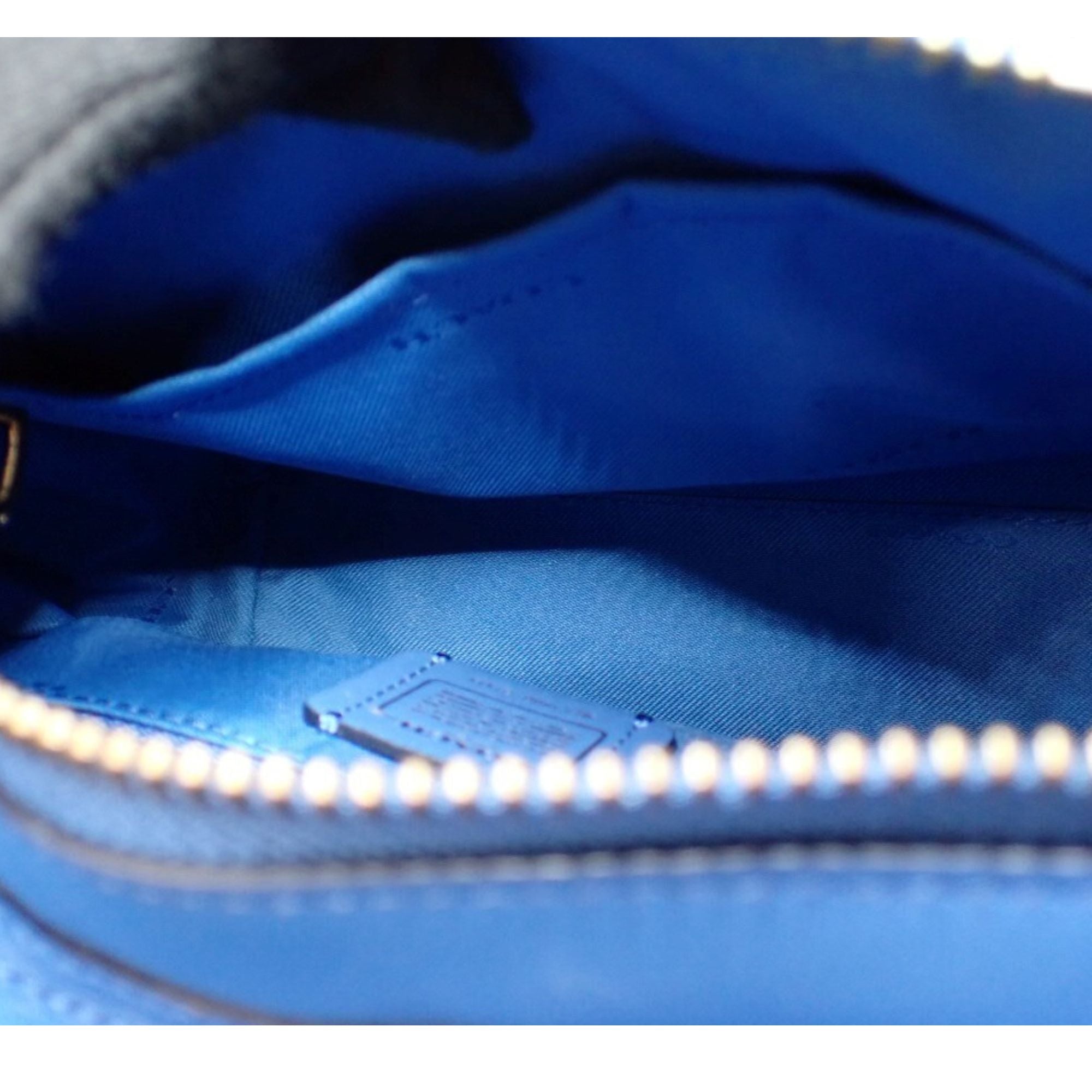 Coach Swagger Carryall 20 Azul Celeste en Piel Pebble
