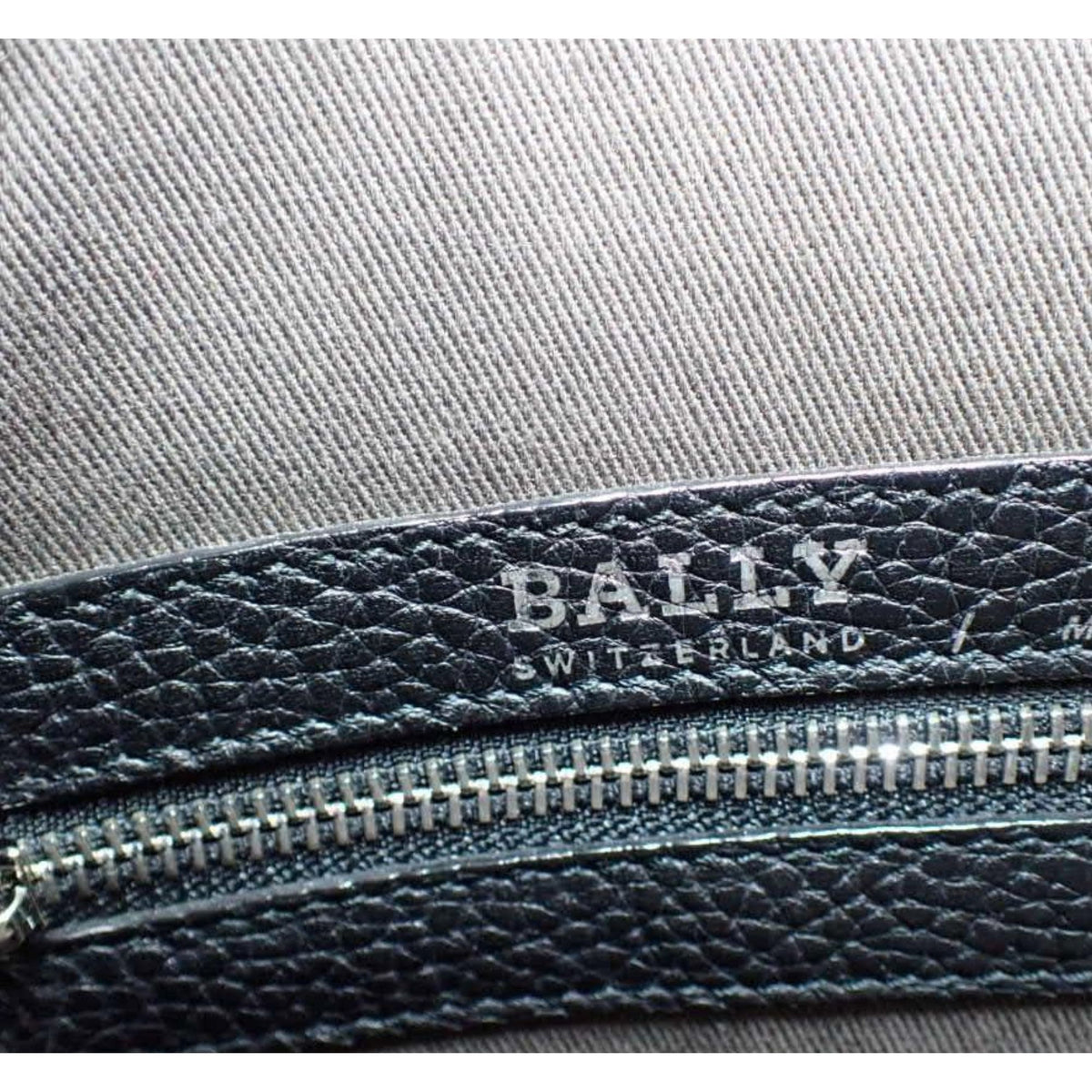 Bally – Bolso bandolera de piel negra con franjas rojas y blancas