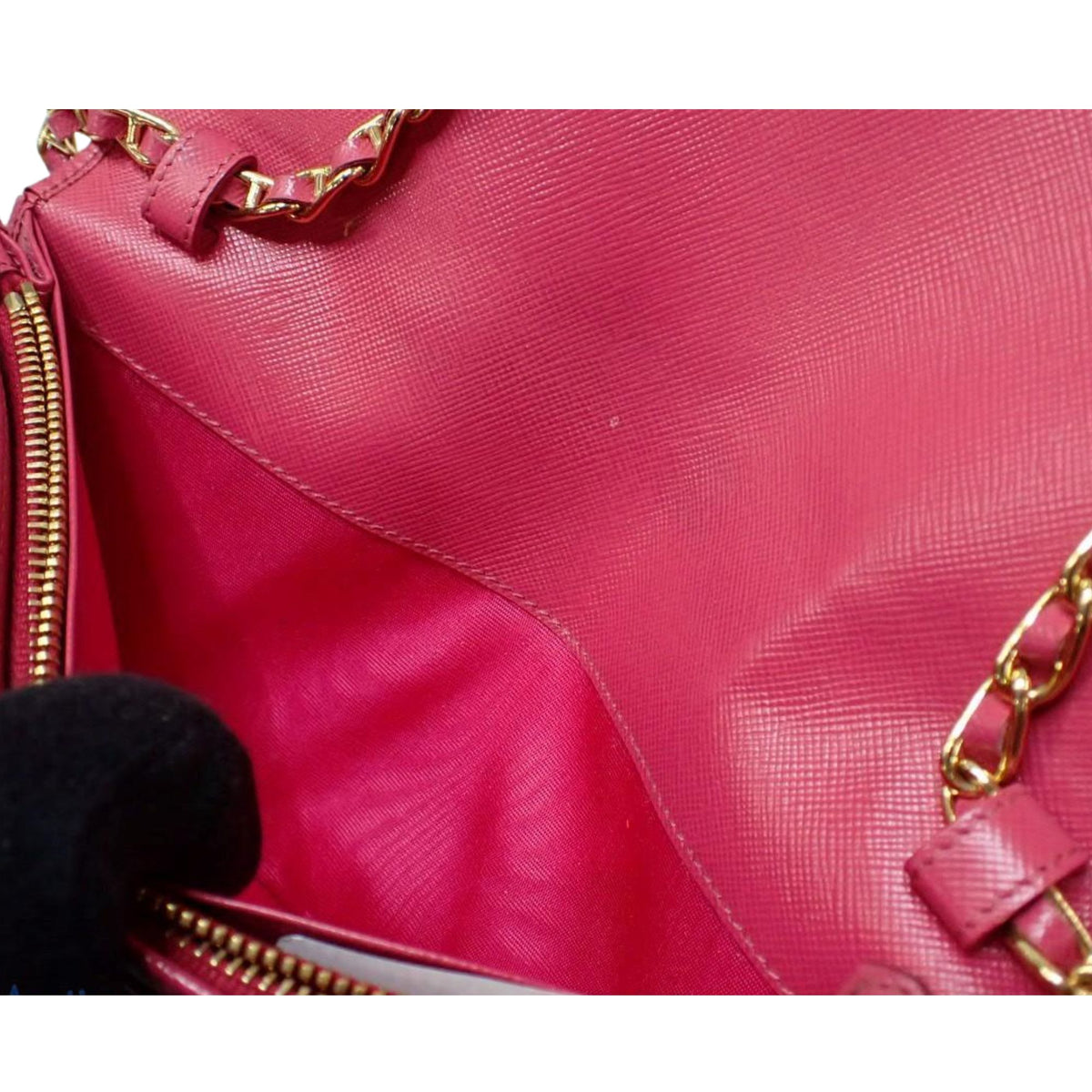 Prada Saffiano – Bolso cartera de piel roja con cadena dorada y lazo