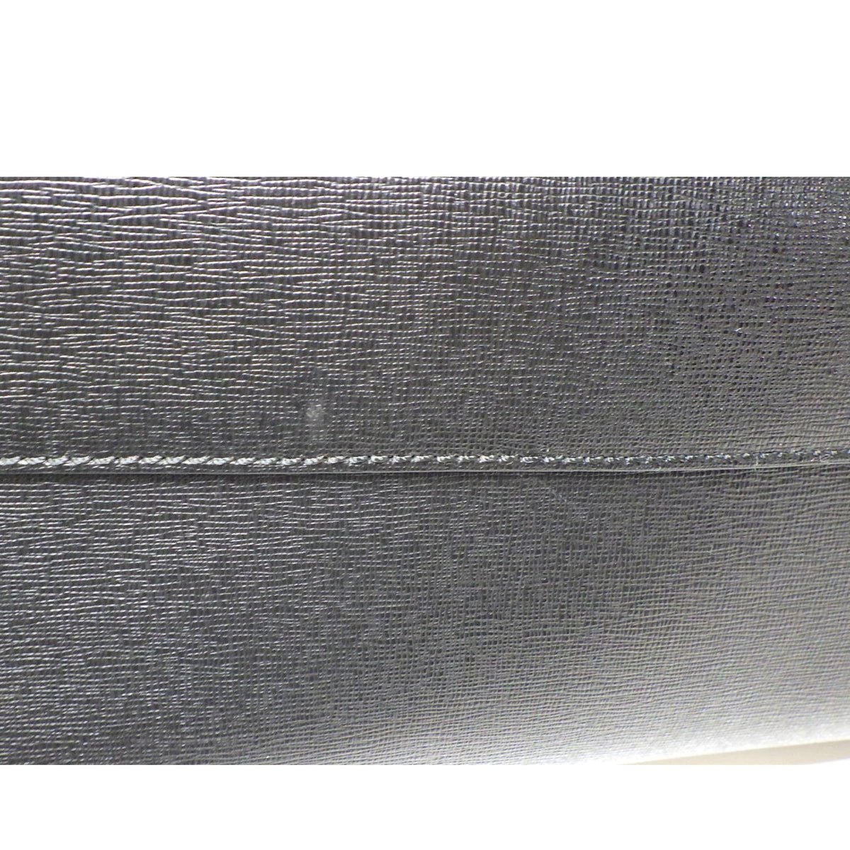 Fendi Tote negro con logo FENDI multicolor en relieve
