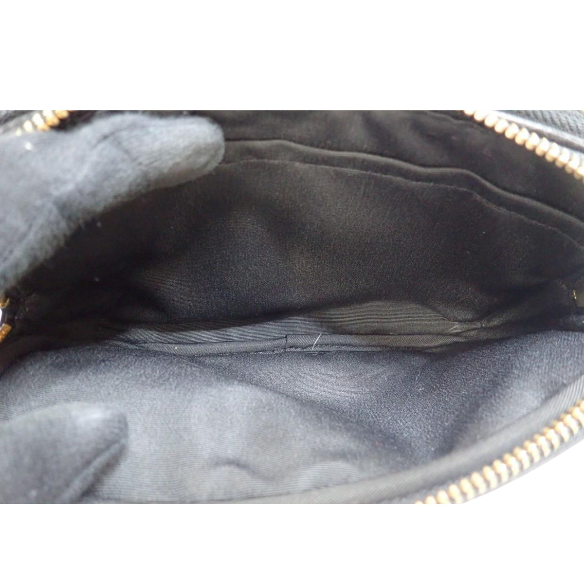 Coach – Bolso bandolera negro de piel granulada con tachuelas doradas