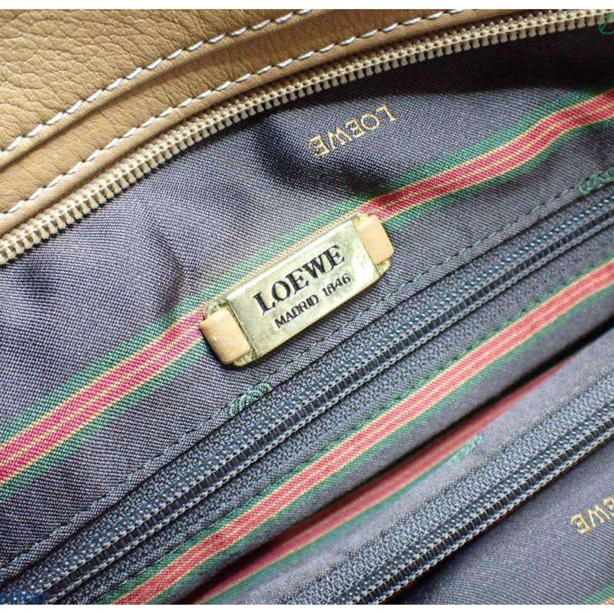 Loewe Vintage – Bolso de hombro de piel camel con anagrama grabado