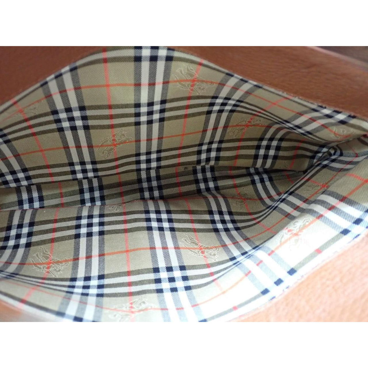 Burberry Vintage – Bolso Tote de Piel Marrón Coñac con Forro de Cuadros