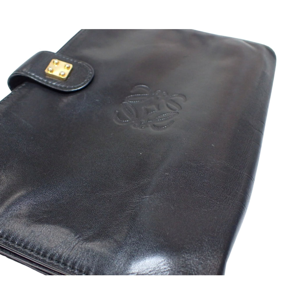 Loewe Anagram Vintage – Clutch de mano en piel negra con detalles dorados
