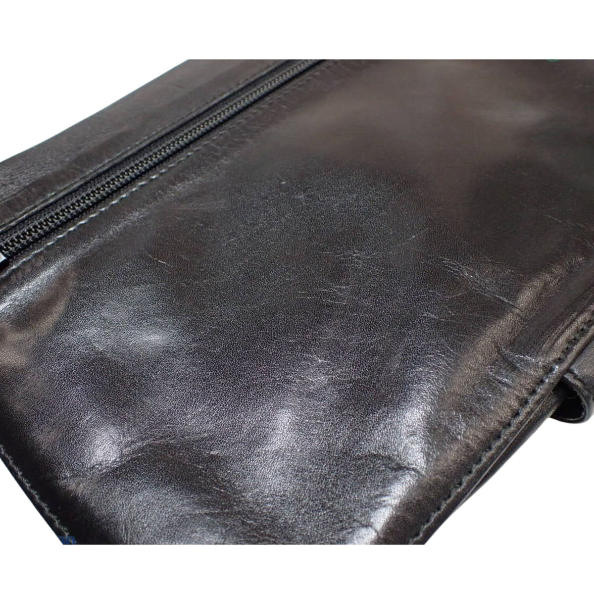 Loewe Anagram Vintage – Clutch de mano en piel negra con detalles dorados