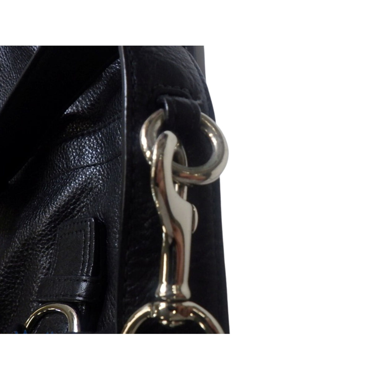 Coach – Bolso bandolera de piel negra con doble hebilla plateada