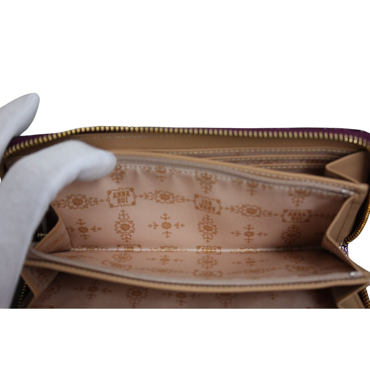 Anna Sui – Cartera larga de charol morado con estampado floral y detalles dorados
