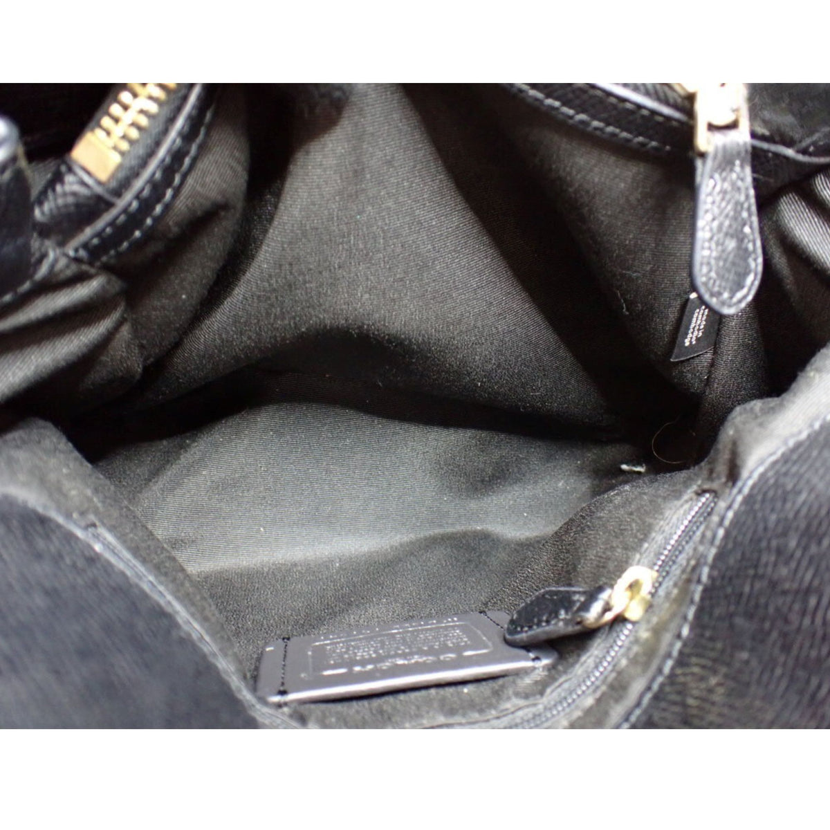 Coach – Bolso de piel negra texturizada con asas y bandolera