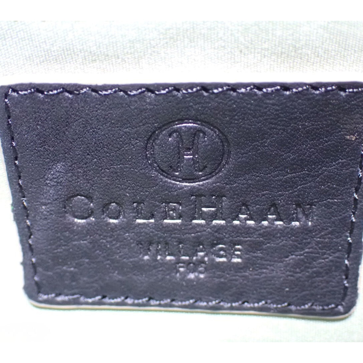 Cole Haan Vintage – Bolso de hombro East-West de piel negra con pespuntes en contraste