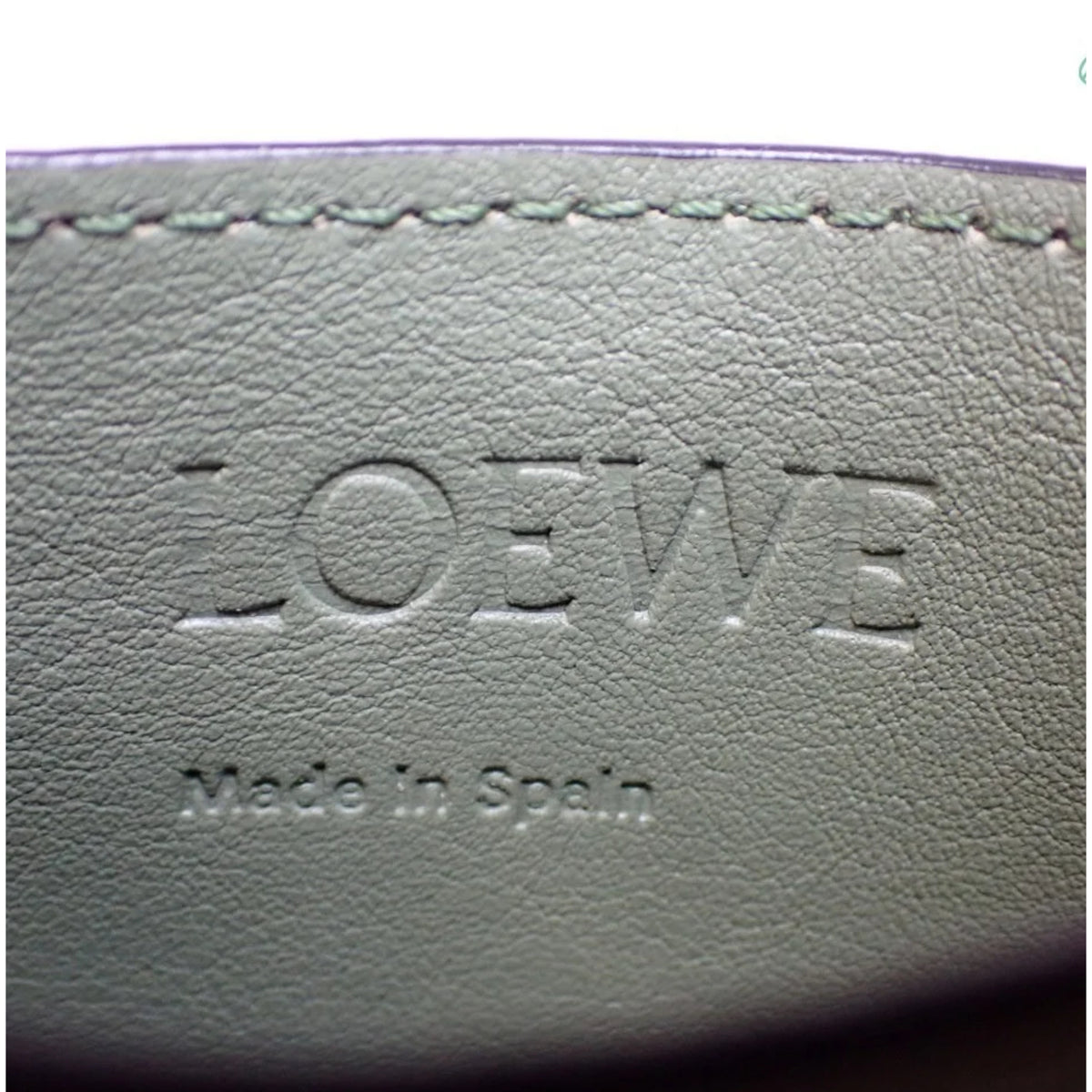 Loewe Anagram Tarjetero de Piel Verde Salvia con Logo Metálico