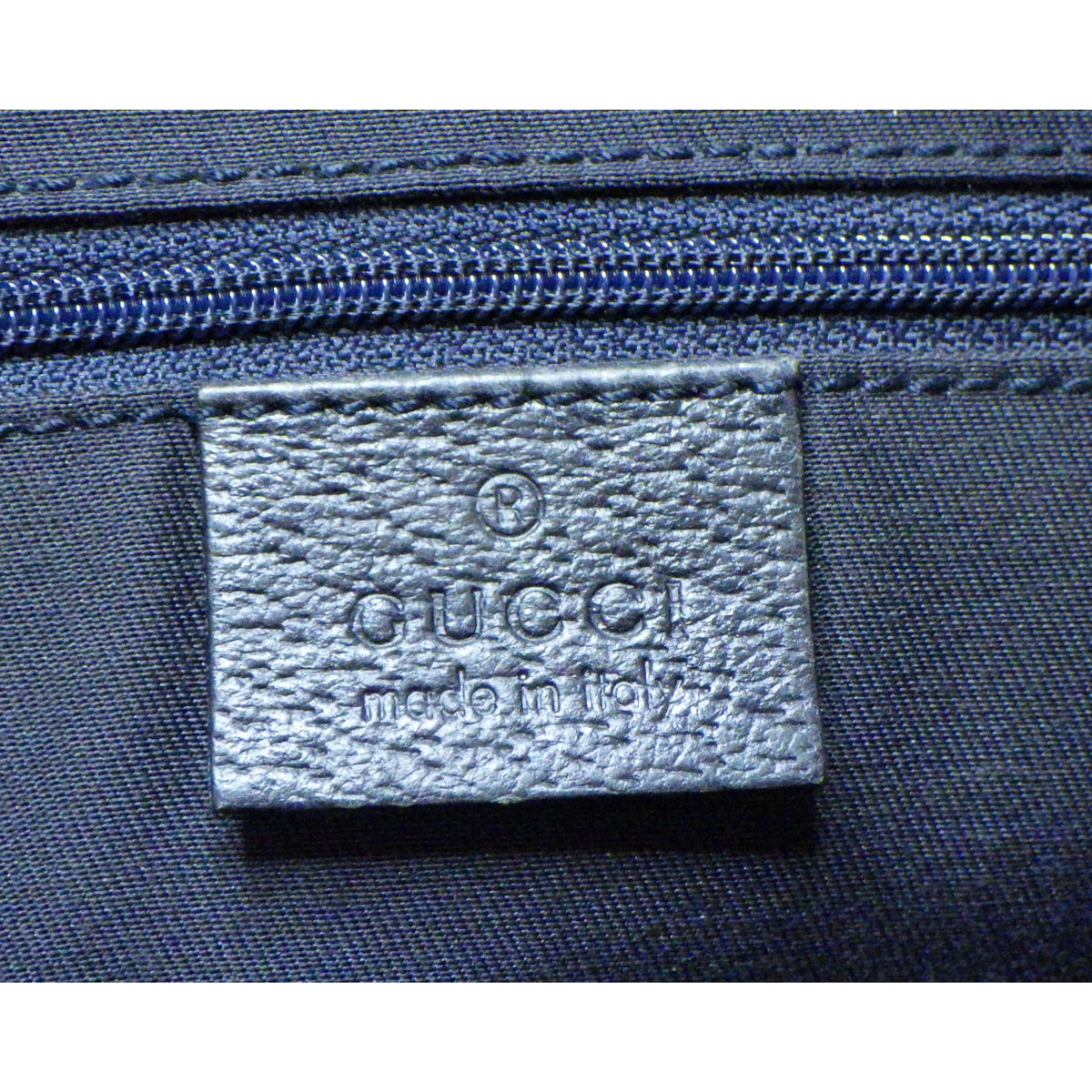 Gucci GG Monogram Vintage – Bolso de Hombro de Lona Beige y Azul Marino con Asas Web Rojas