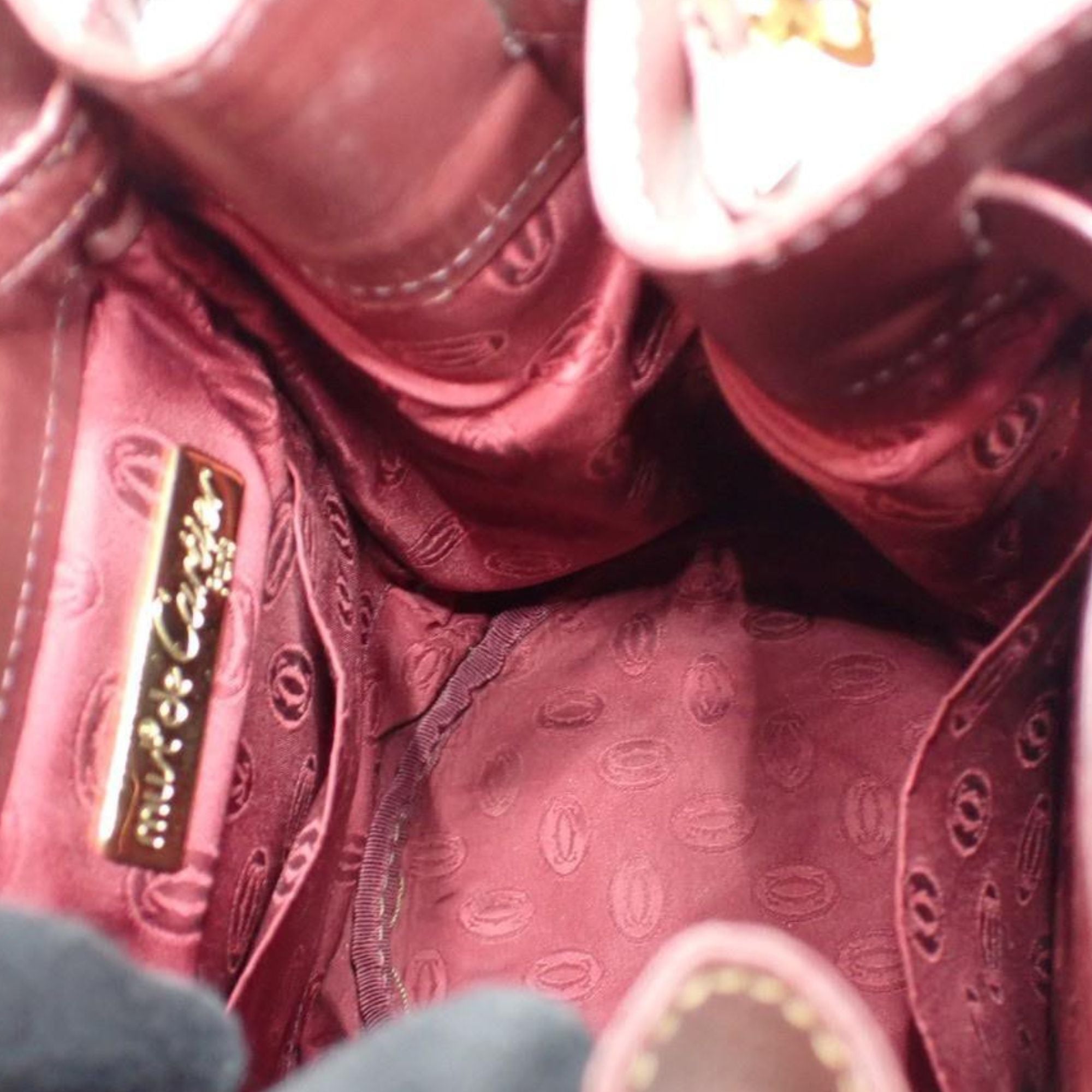 Bolso Bucket Cartier Must de Cartier Burdeos en Piel con Herrajes Dorados