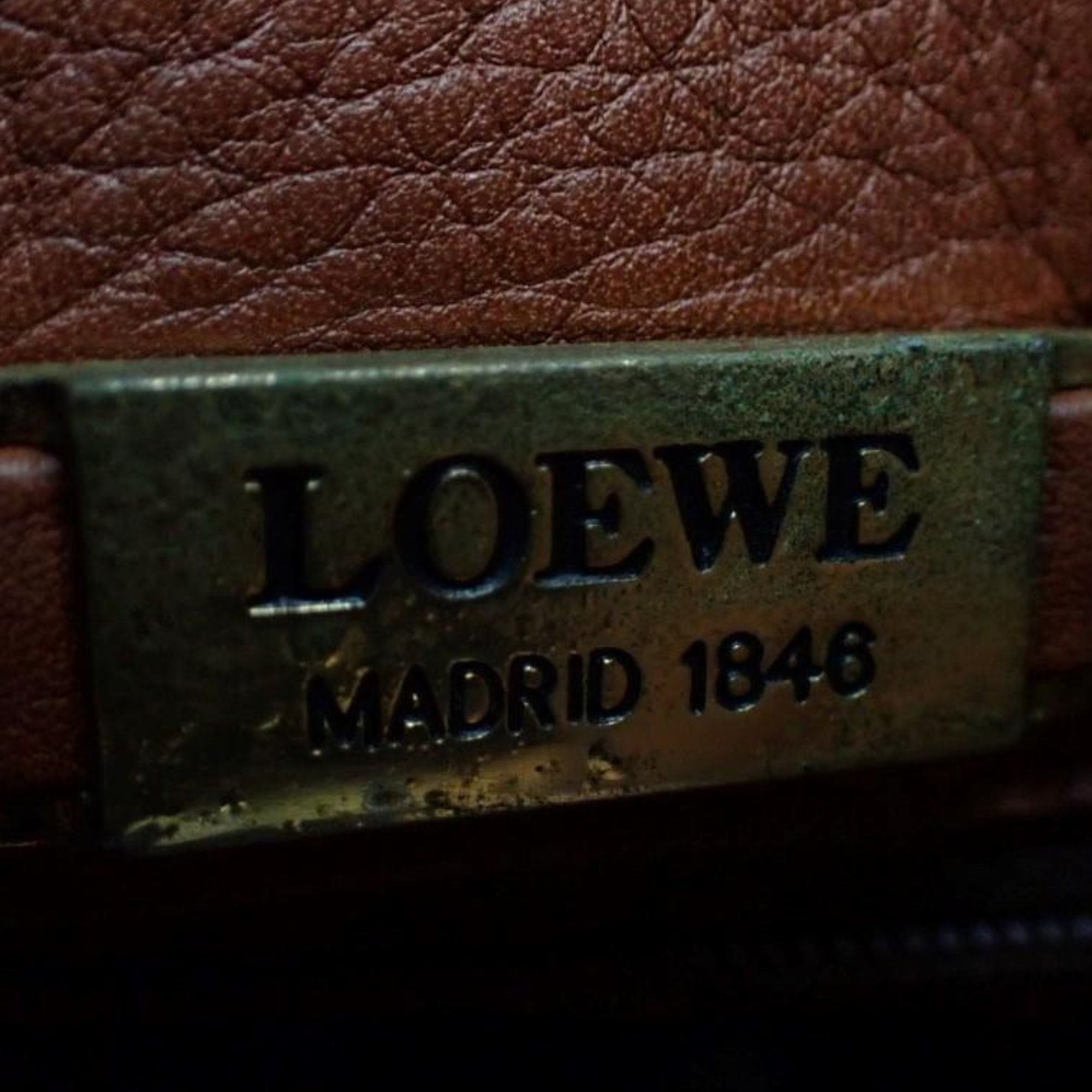 Bolso bucket vintage Loewe en piel marrón coñac con logo Anagrama