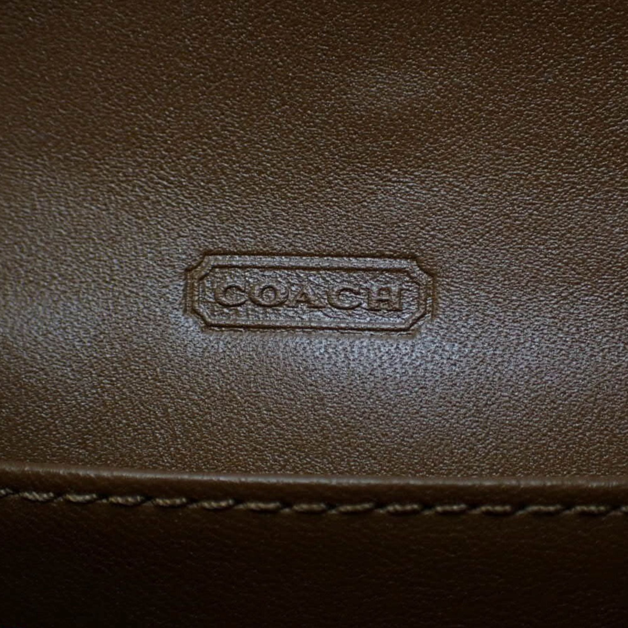 Cartera Coach patchwork multicolor con detalles en cuero y llavero interior