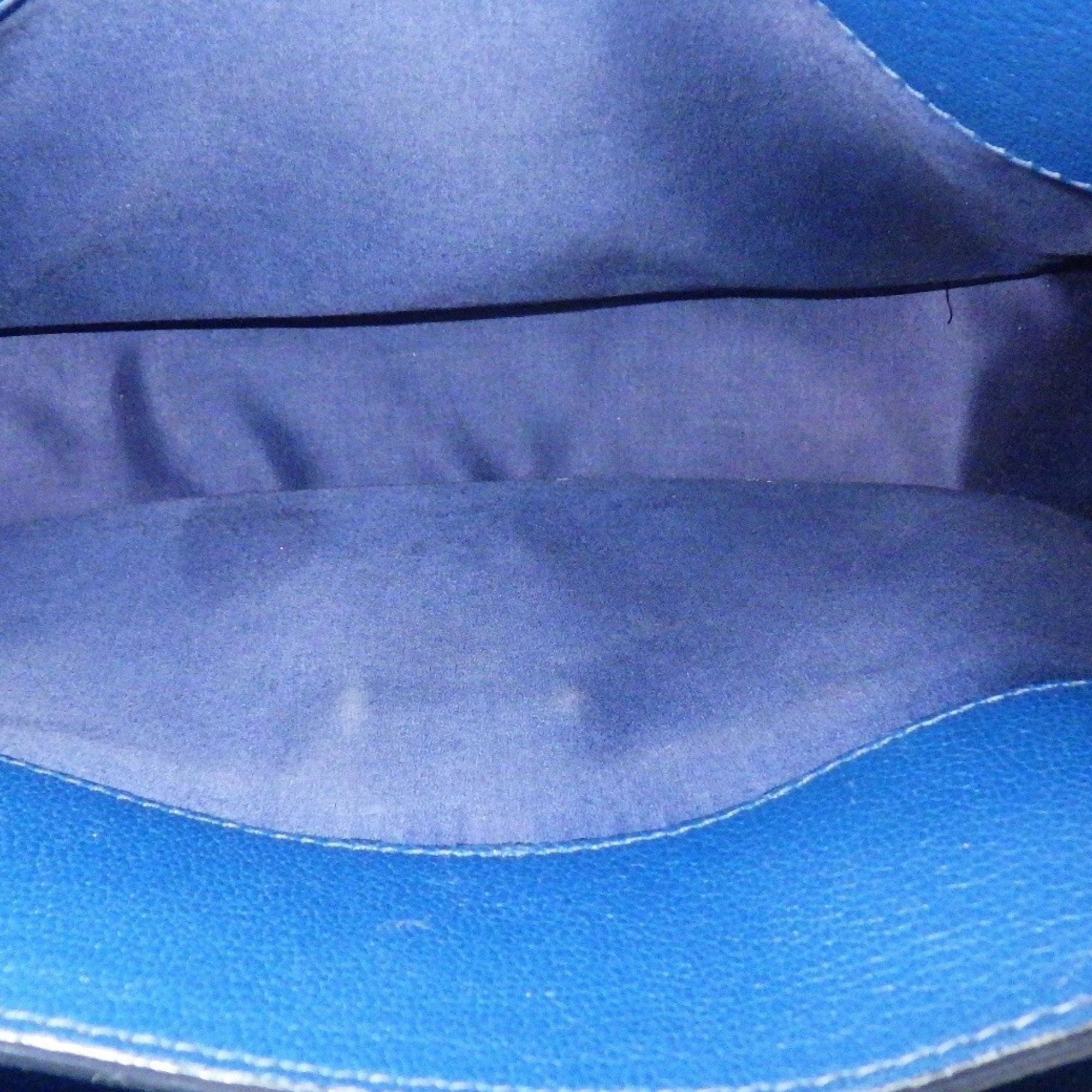 Bolso Miu Miu de piel azul con herrajes dorados