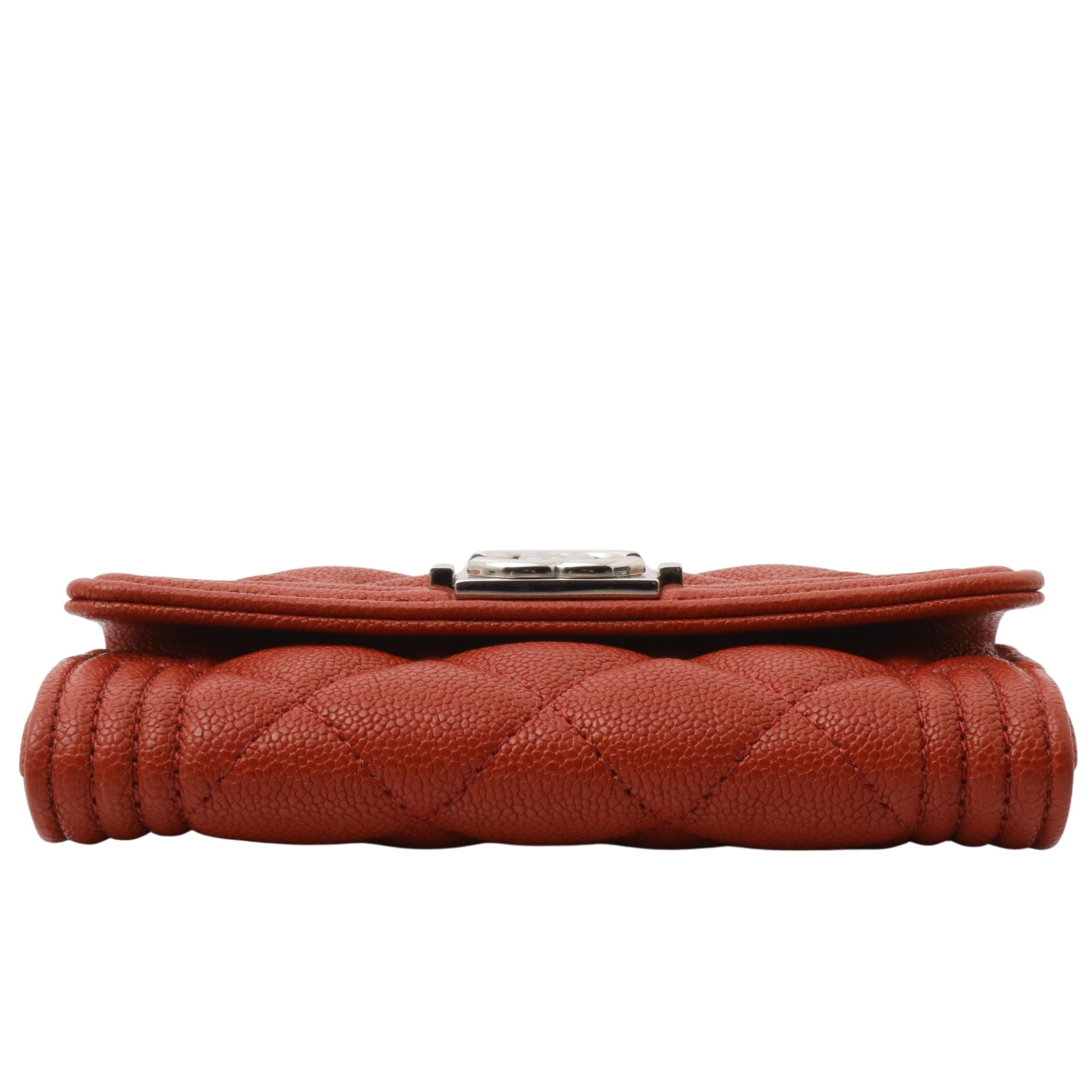 Chanel Boy Wallet Small Roja en Piel Caviar Acolchada