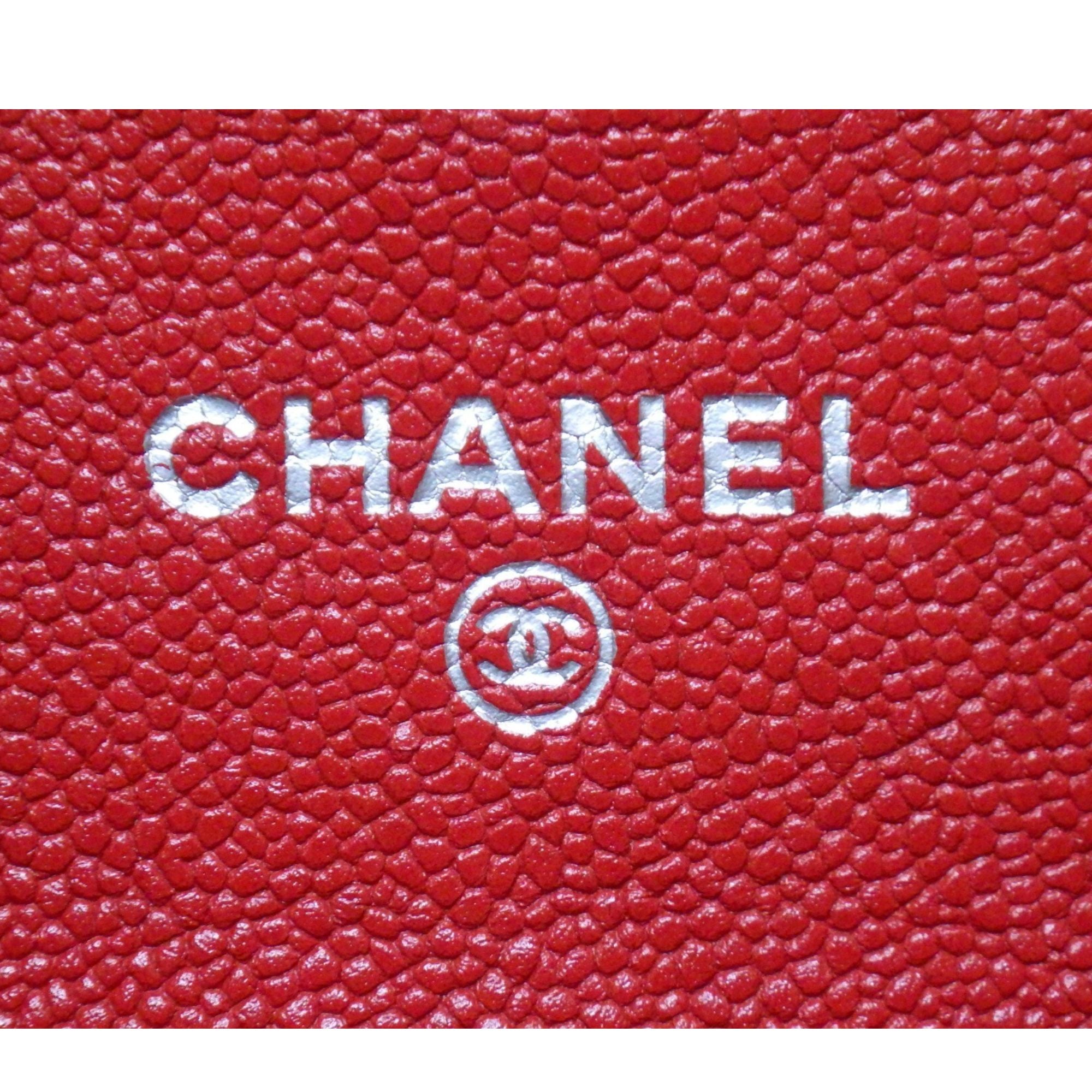 Chanel Boy Wallet Small Roja en Piel Caviar Acolchada
