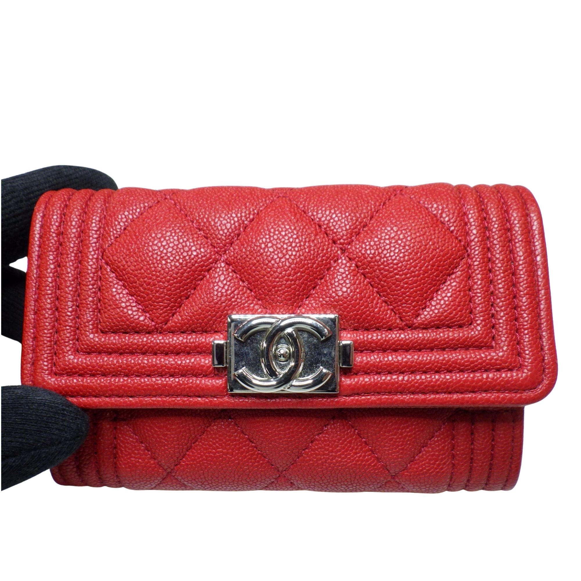 Chanel Boy Wallet Small Roja en Piel Caviar Acolchada