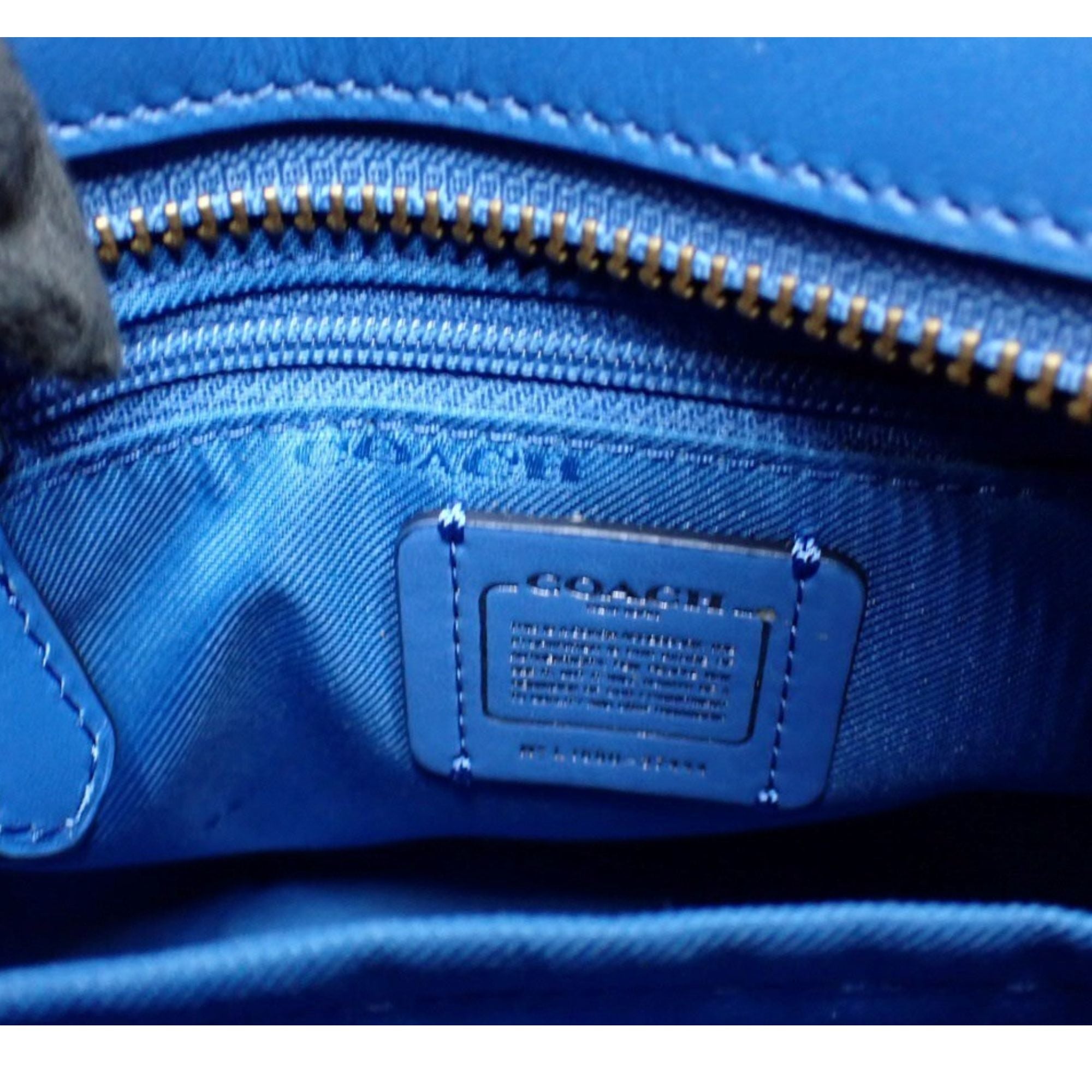 Coach Swagger Carryall 20 Azul Celeste en Piel Pebble
