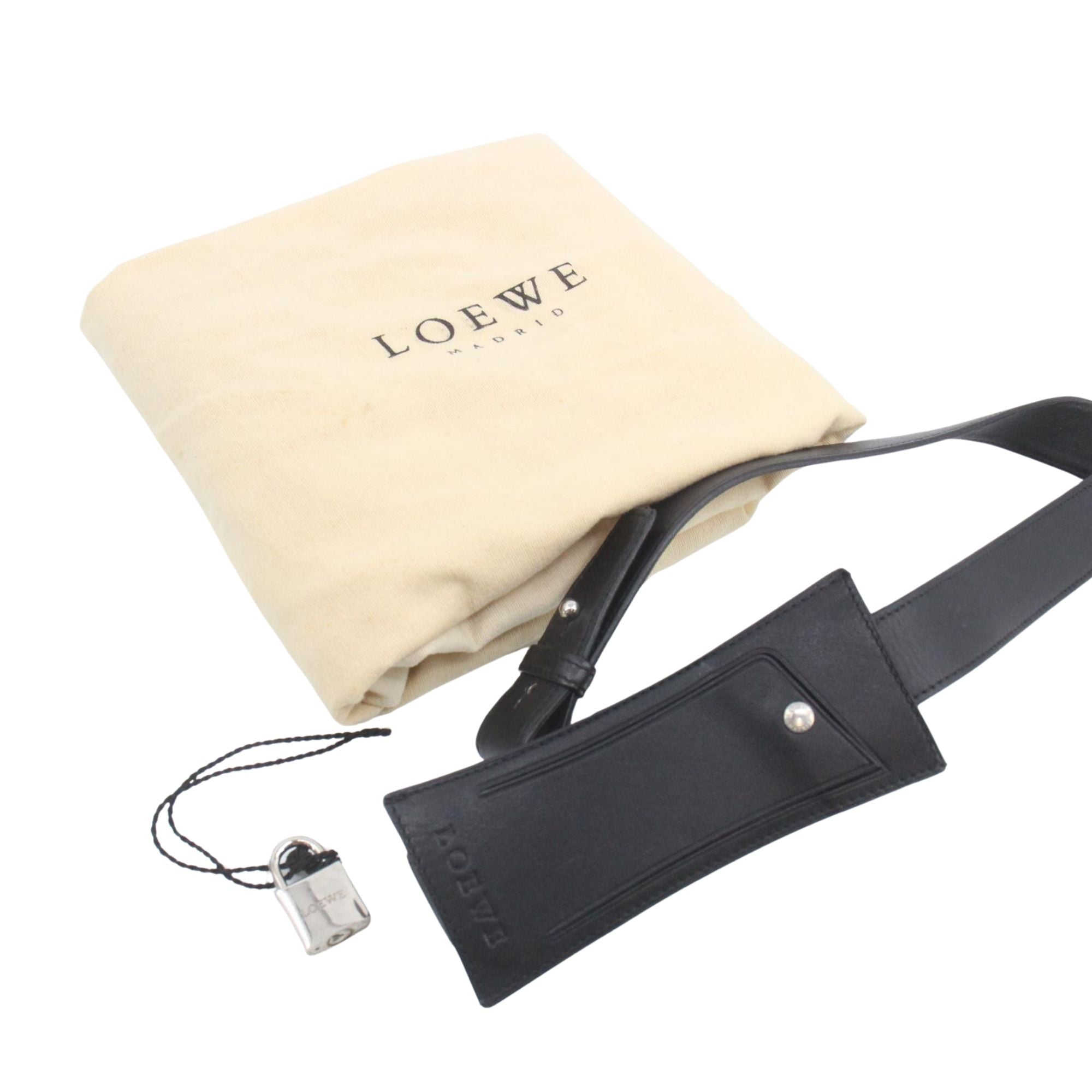 Bolsa de Viaje Loewe de Piel Negra – Elegancia Atemporal para el Viajero Sofisticado
