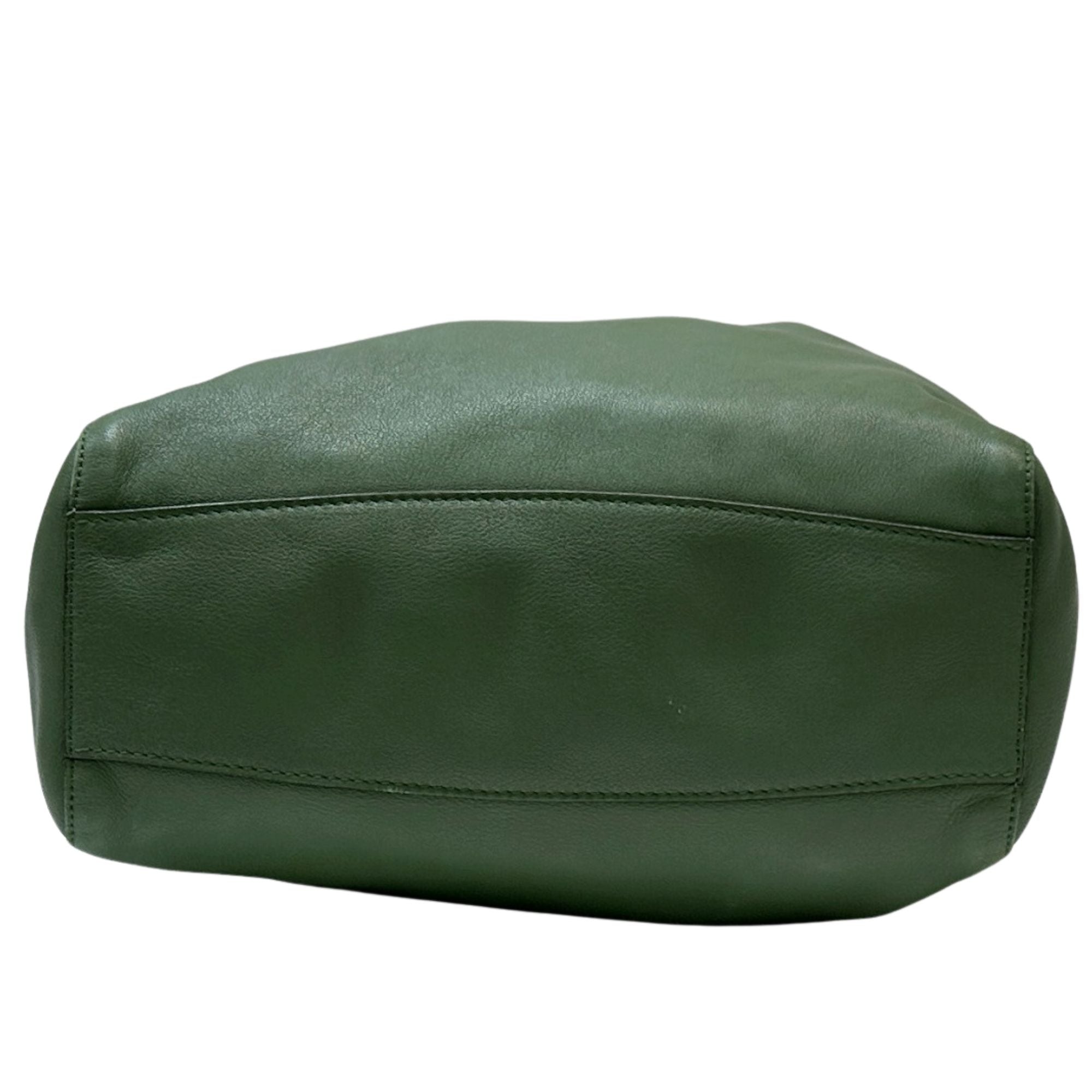 Bolso Tote Loewe Verde en Piel – Elegancia Española Atemporal