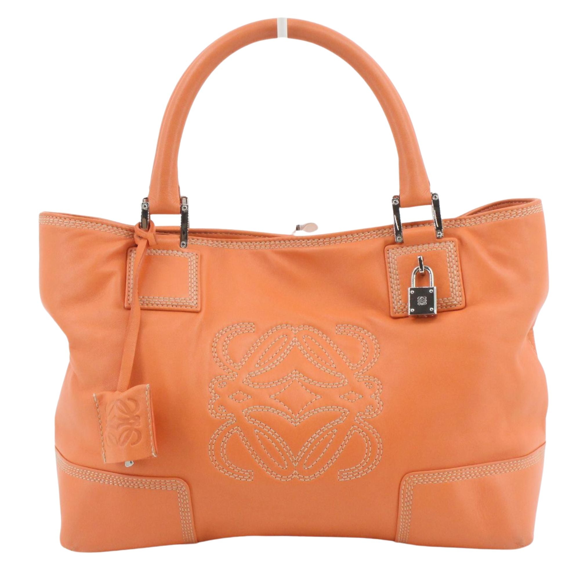 Bolso Loewe Amazona Tote de piel color melocotón – Elegancia relajada con sello artesanal