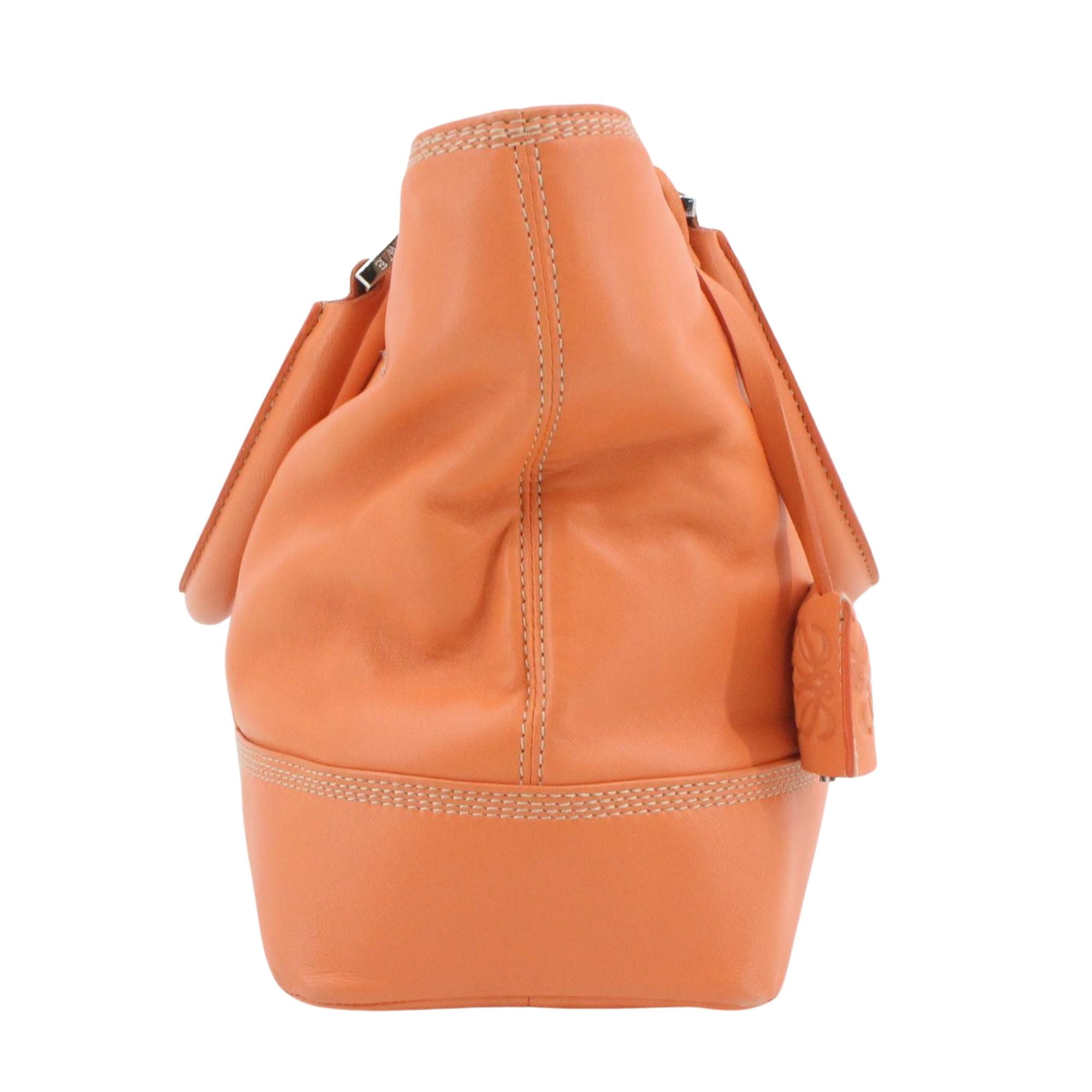 Bolso Loewe Amazona Tote de piel color melocotón – Elegancia relajada con sello artesanal