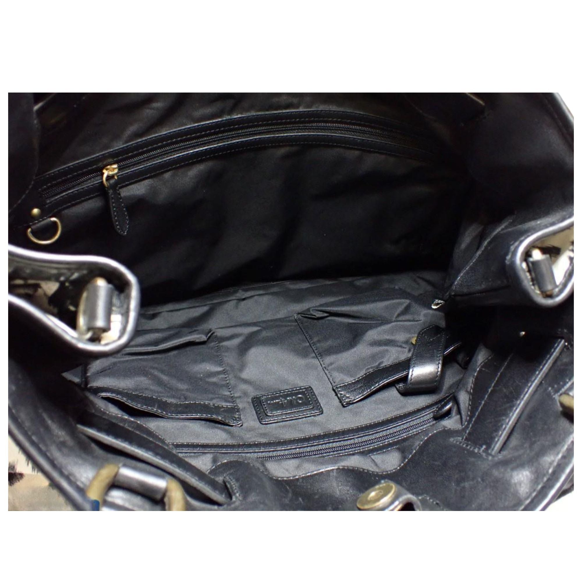 Bolso Cole Haan estampado animal print en blanco y negro – Diseño urbano y gran capacidad