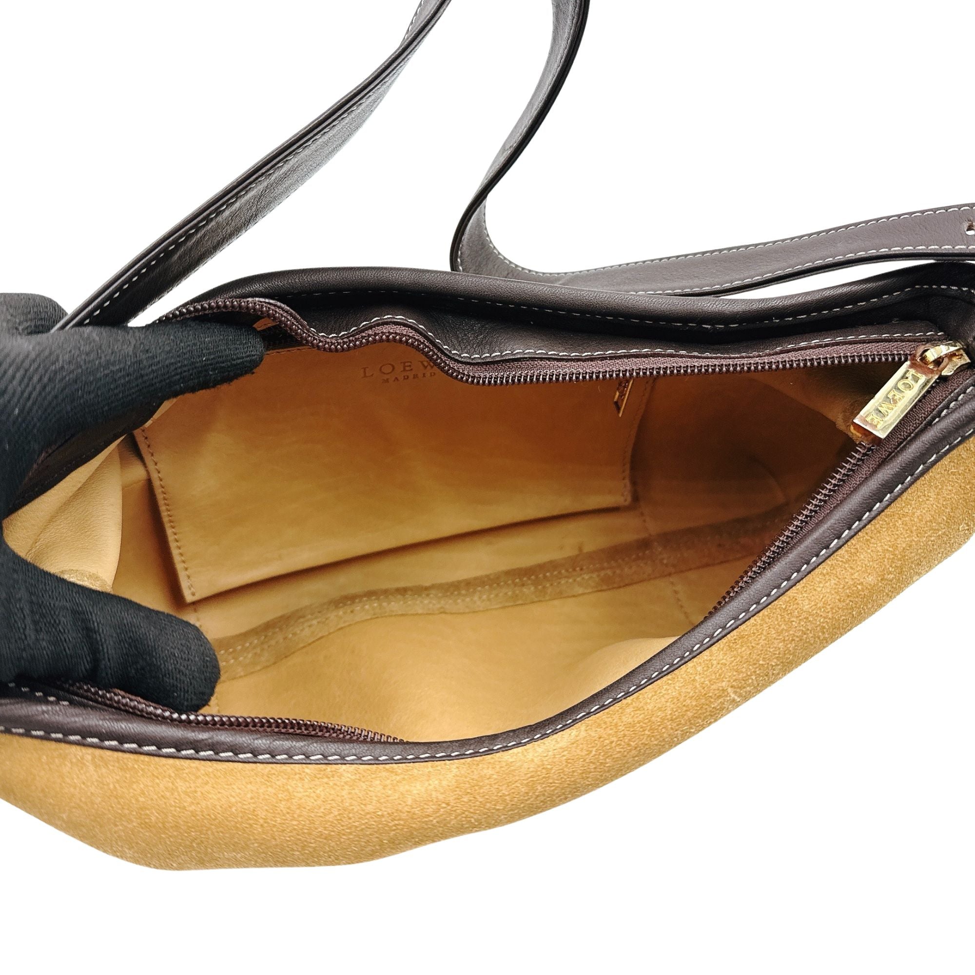Bolso Loewe Vintage de ante camel y piel marrón – Elegancia artesanal española