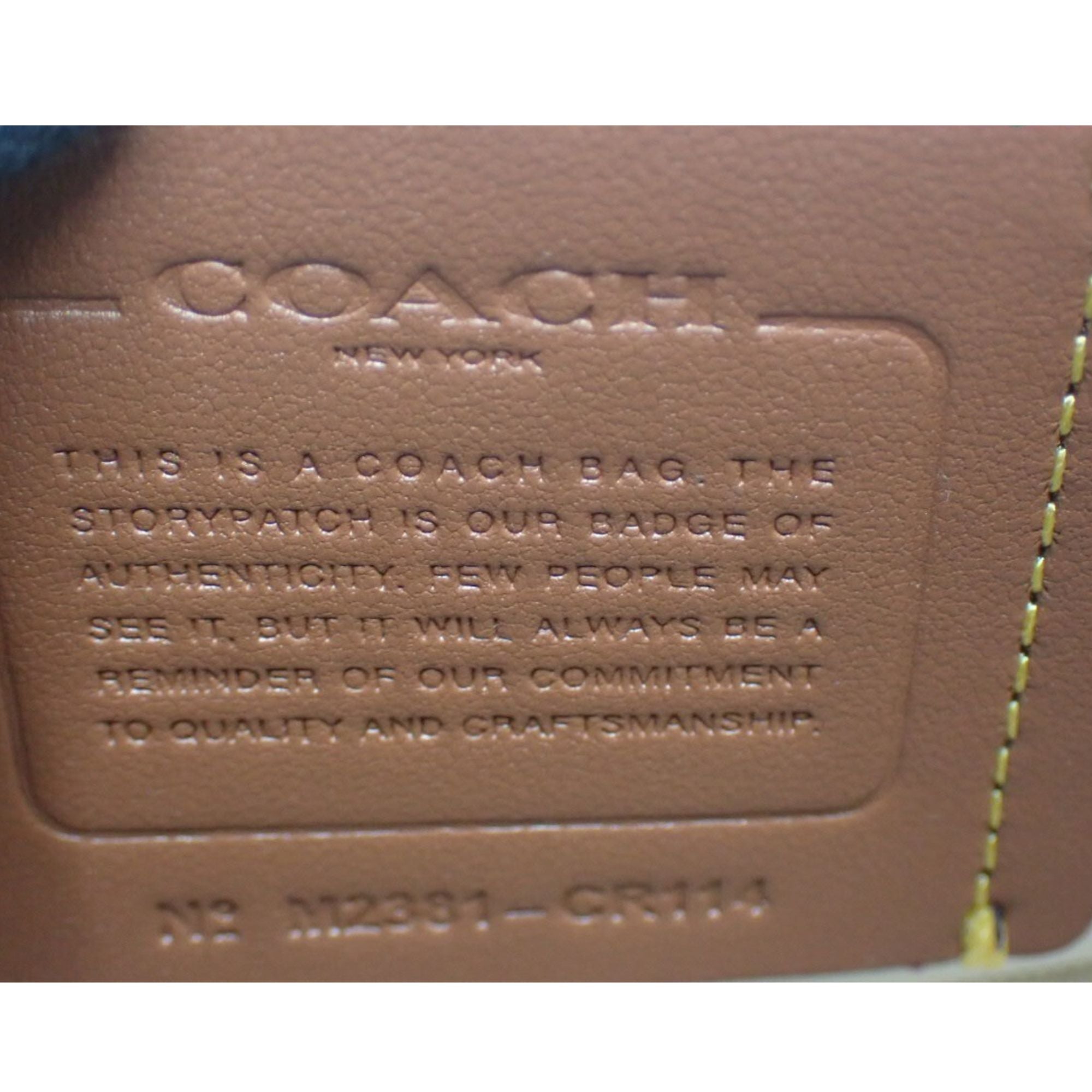 Coach Pillow Tabby 20 Kiss Print en Piel Acolchada Marfil