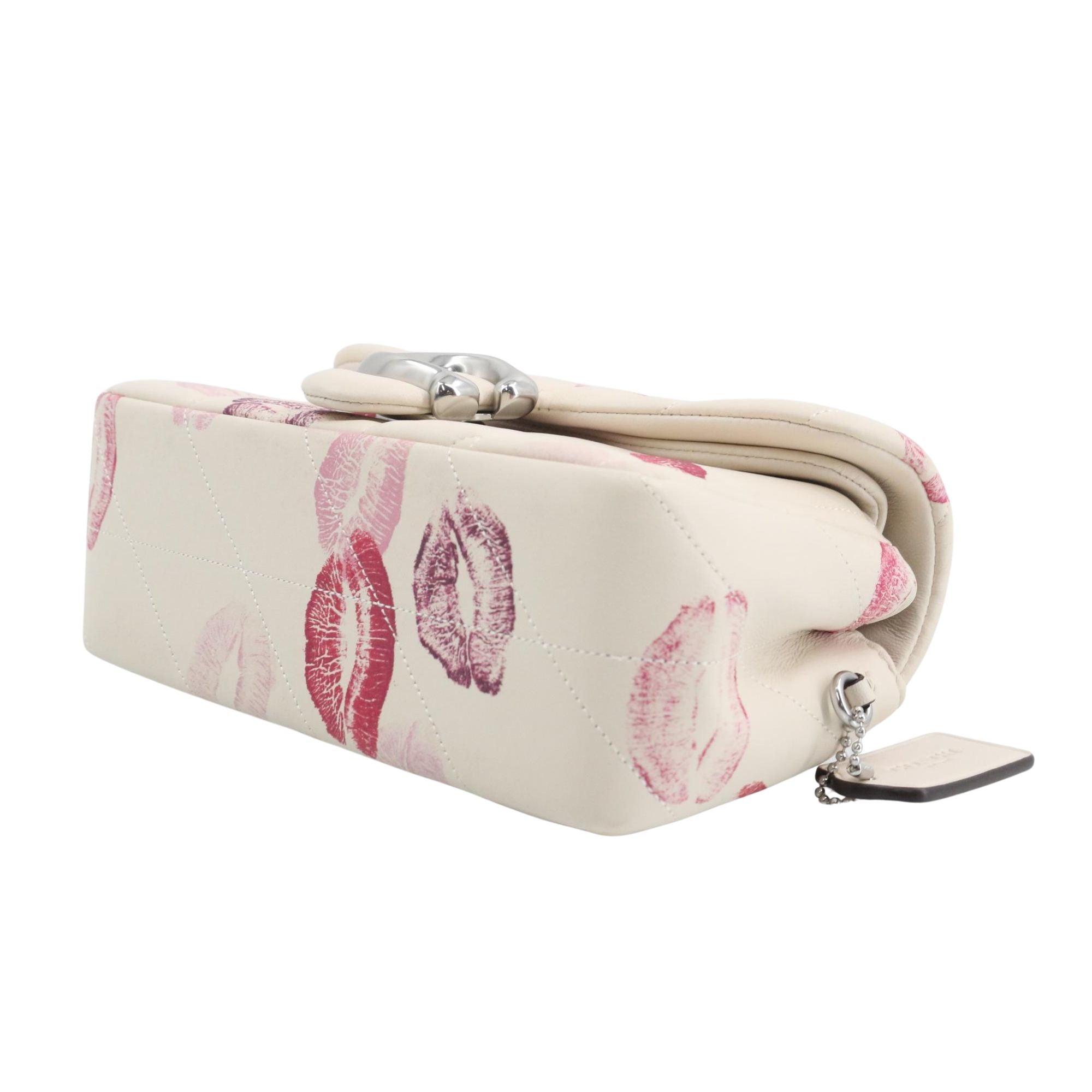 Coach Pillow Tabby 20 Kiss Print en Piel Acolchada Marfil