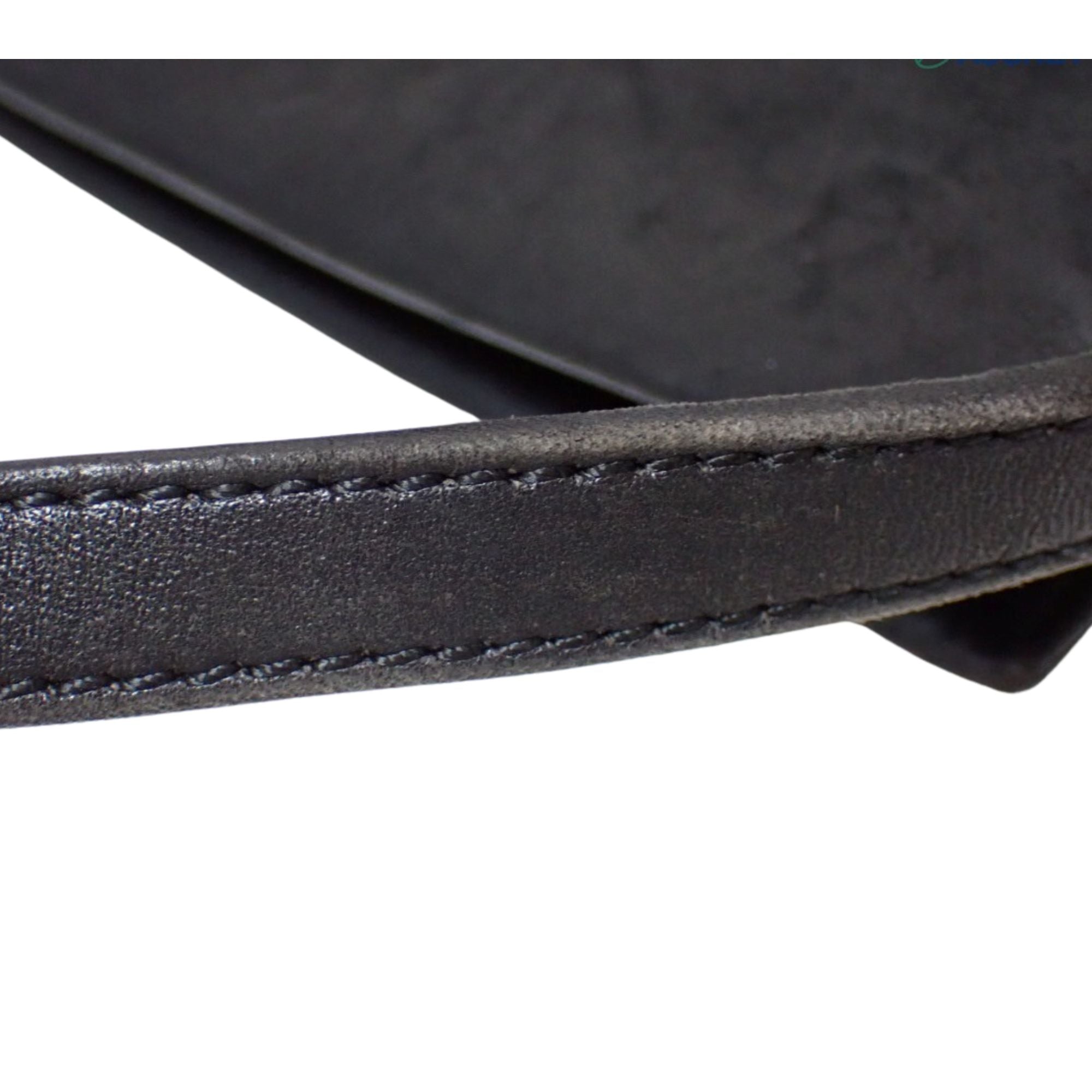 Bolso Loewe Cushion Negro de Piel | Diseño Minimalista Vintage