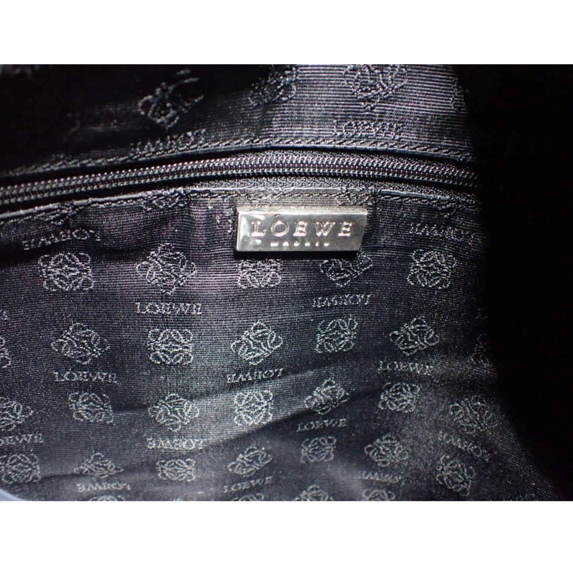 Loewe Hobo Negro en Piel
